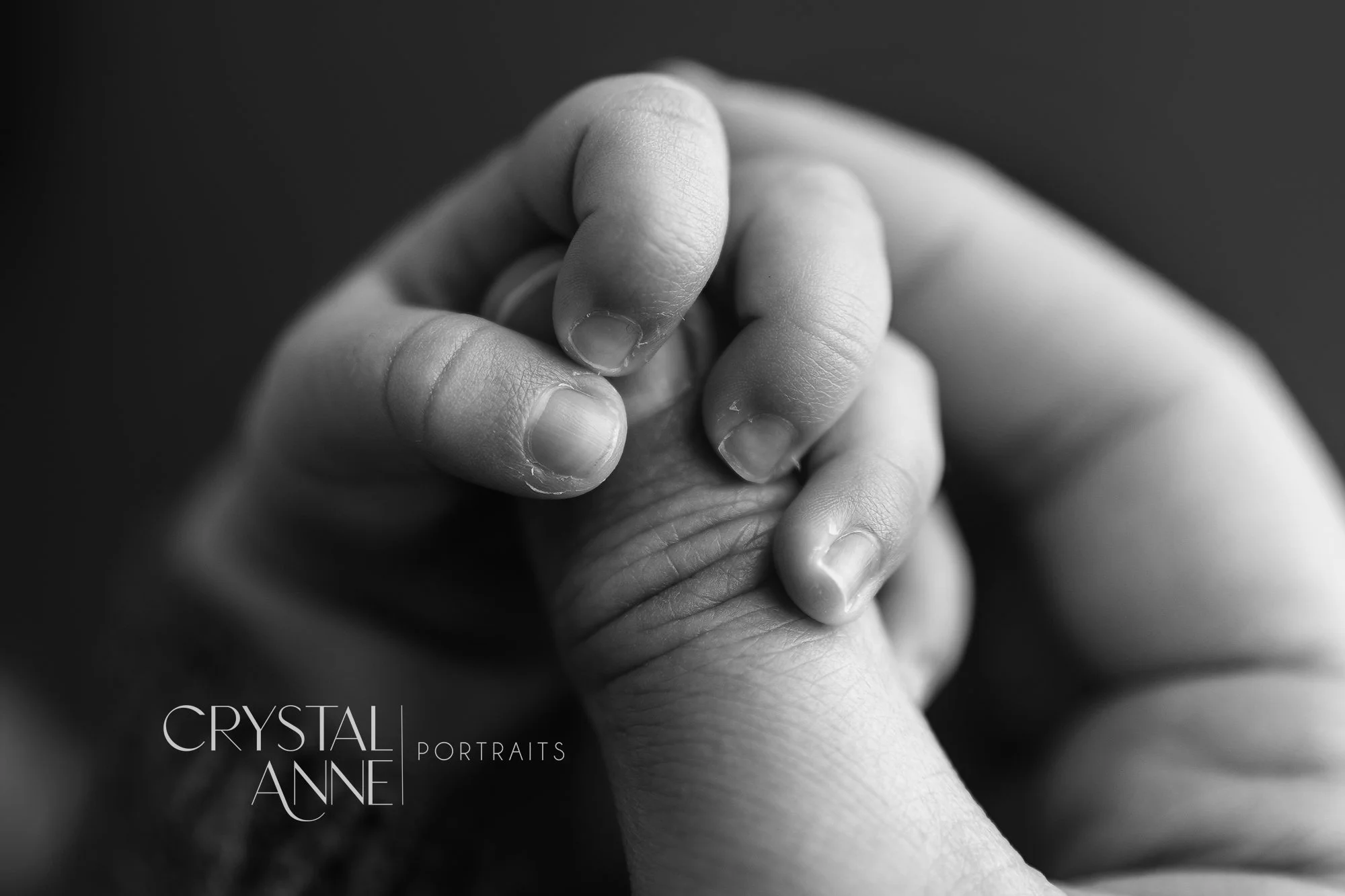 Tiny hands, tiny fingers&hellip; and somehow they hold our whole heart. 🤍
These little details change so quickly. The way their hand wraps around your finger. The softness of their skin. The feeling of wanting time to just slow down for a moment.
On