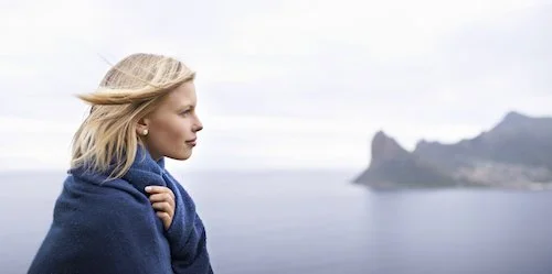 woman looking at the sea