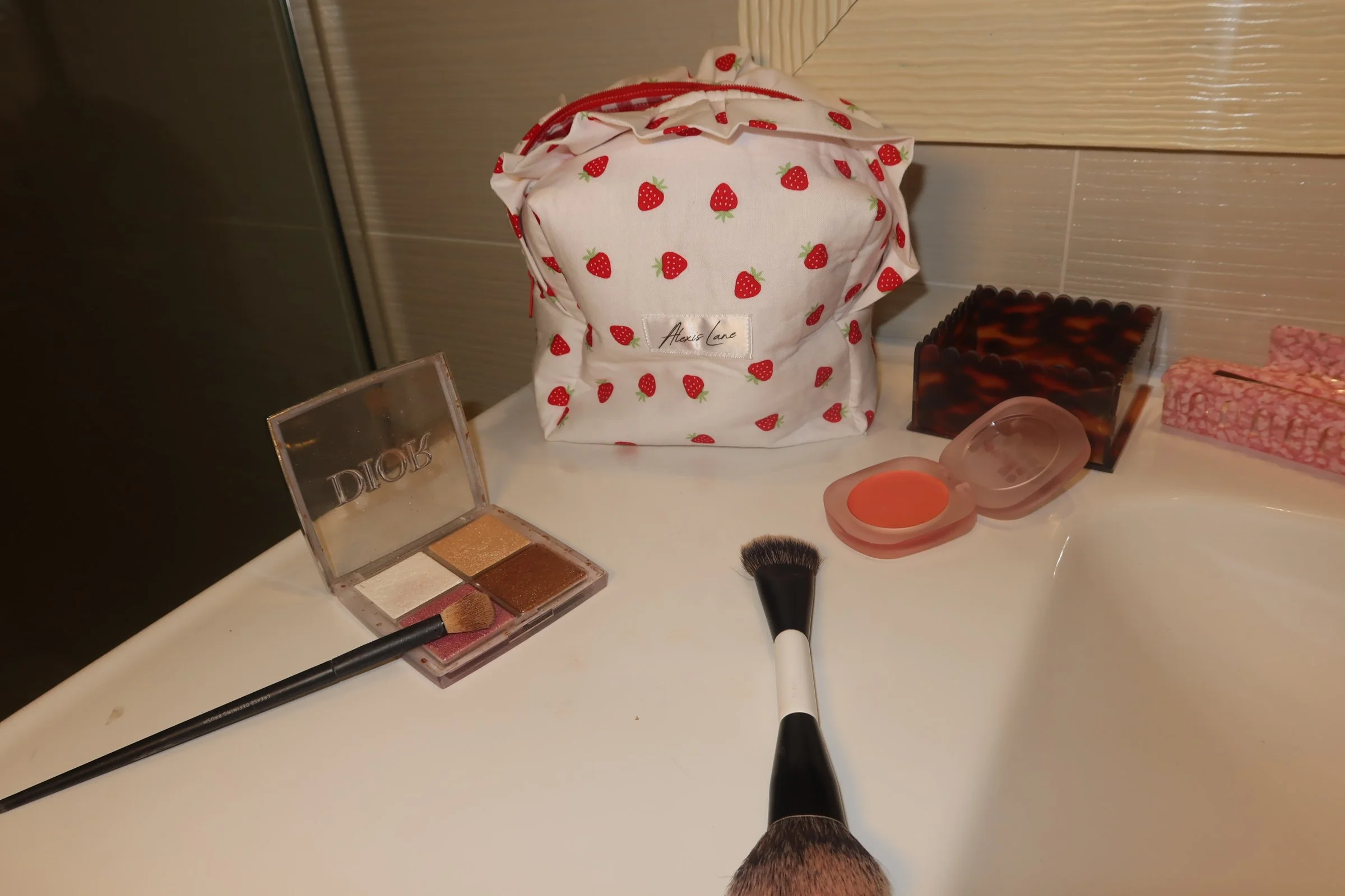 Everyday Essentials Makeup Bag - Strawberry Shortcake