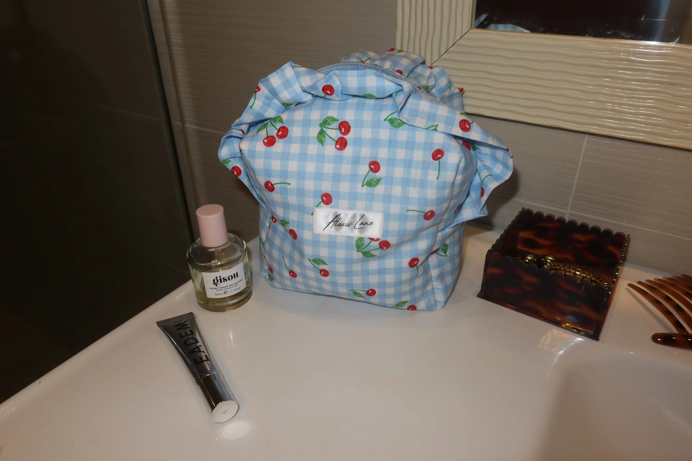 Everyday Essentials Makeup Bag - Dolly