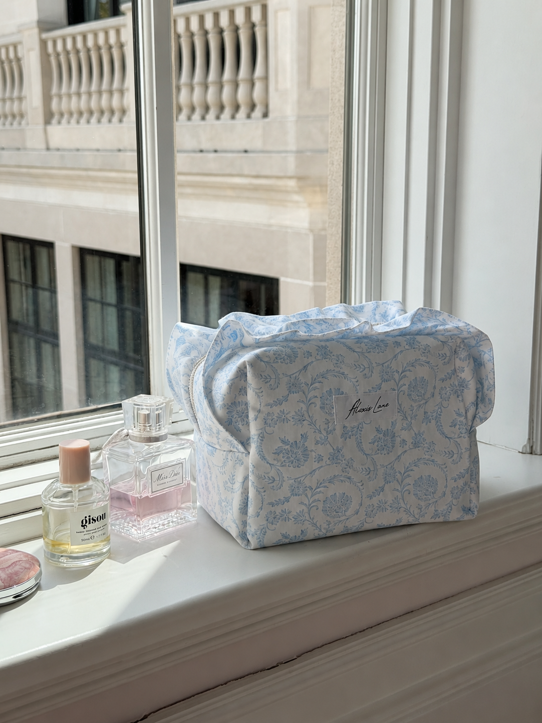 Large Everyday Essentials Makeup Bag - Skye