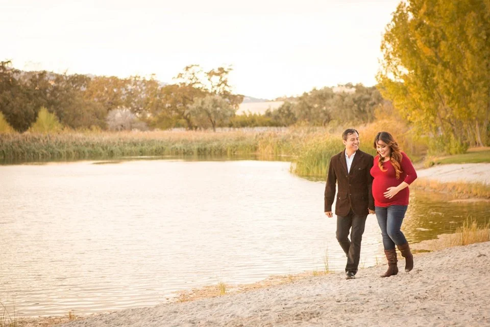 Sacramento-Rustic-Maternity-Photographer-Field-and-Pond-Winters-01.jpg