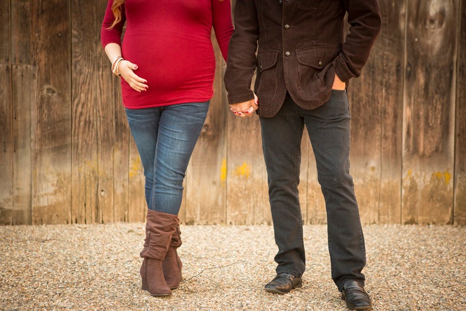 Sacramento-Rustic-Maternity-Photographer-Field-and-Pond-Winters-21.jpg