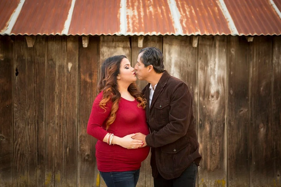 Sacramento-Rustic-Maternity-Photographer-Field-and-Pond-Winters-25.jpg