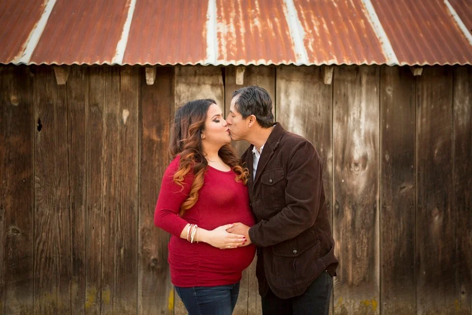 Sacramento-Rustic-Maternity-Photographer-Field-and-Pond-Winters-26.jpg