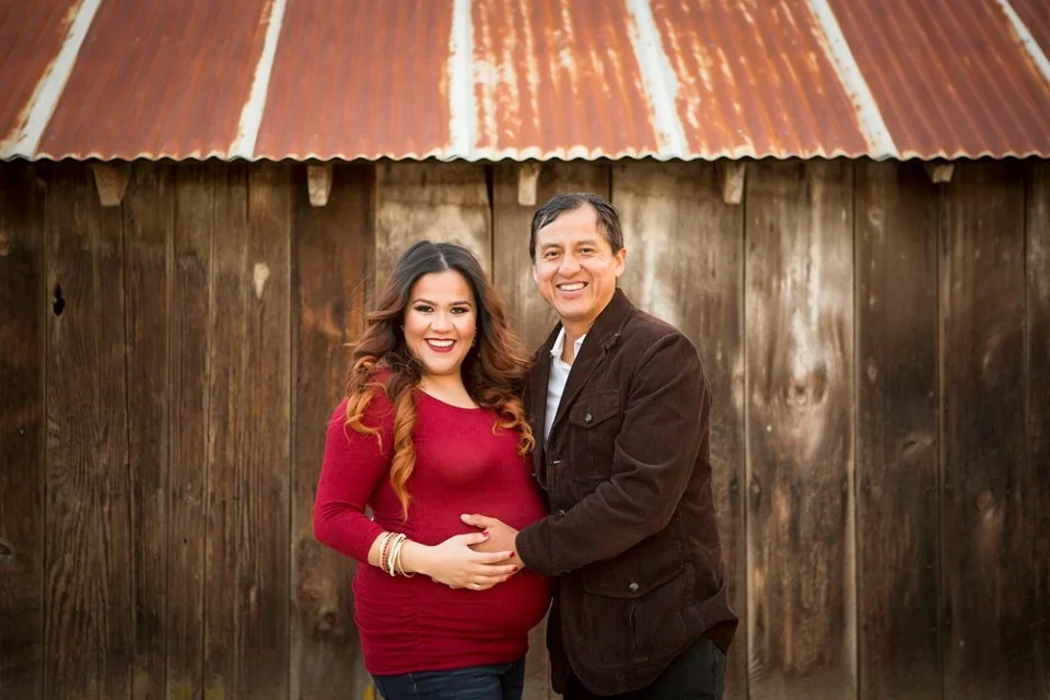 Sacramento-Rustic-Maternity-Photographer-Field-and-Pond-Winters-28.jpg