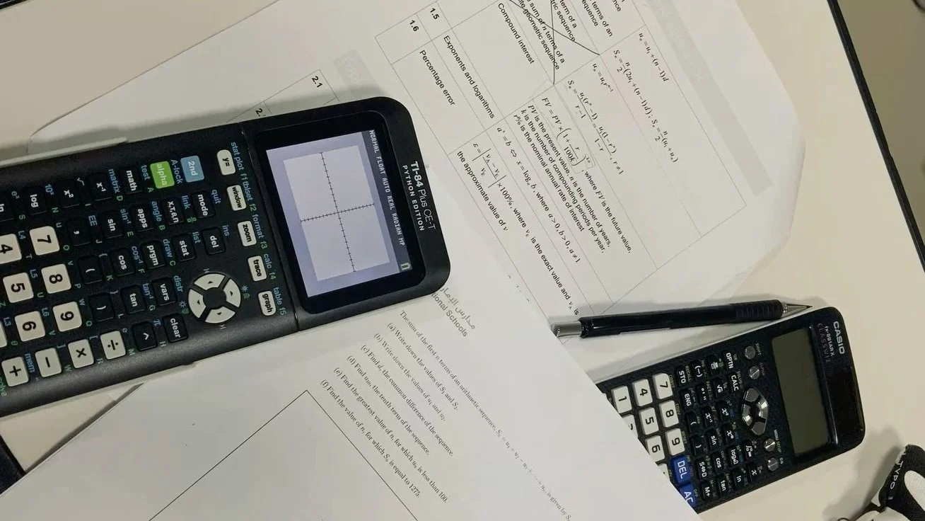 IB数学AAHL試験対策：ペーパー１、ペーパー２、ペーパー３への異なるアプローチ（数学AAHL修了生からによる）