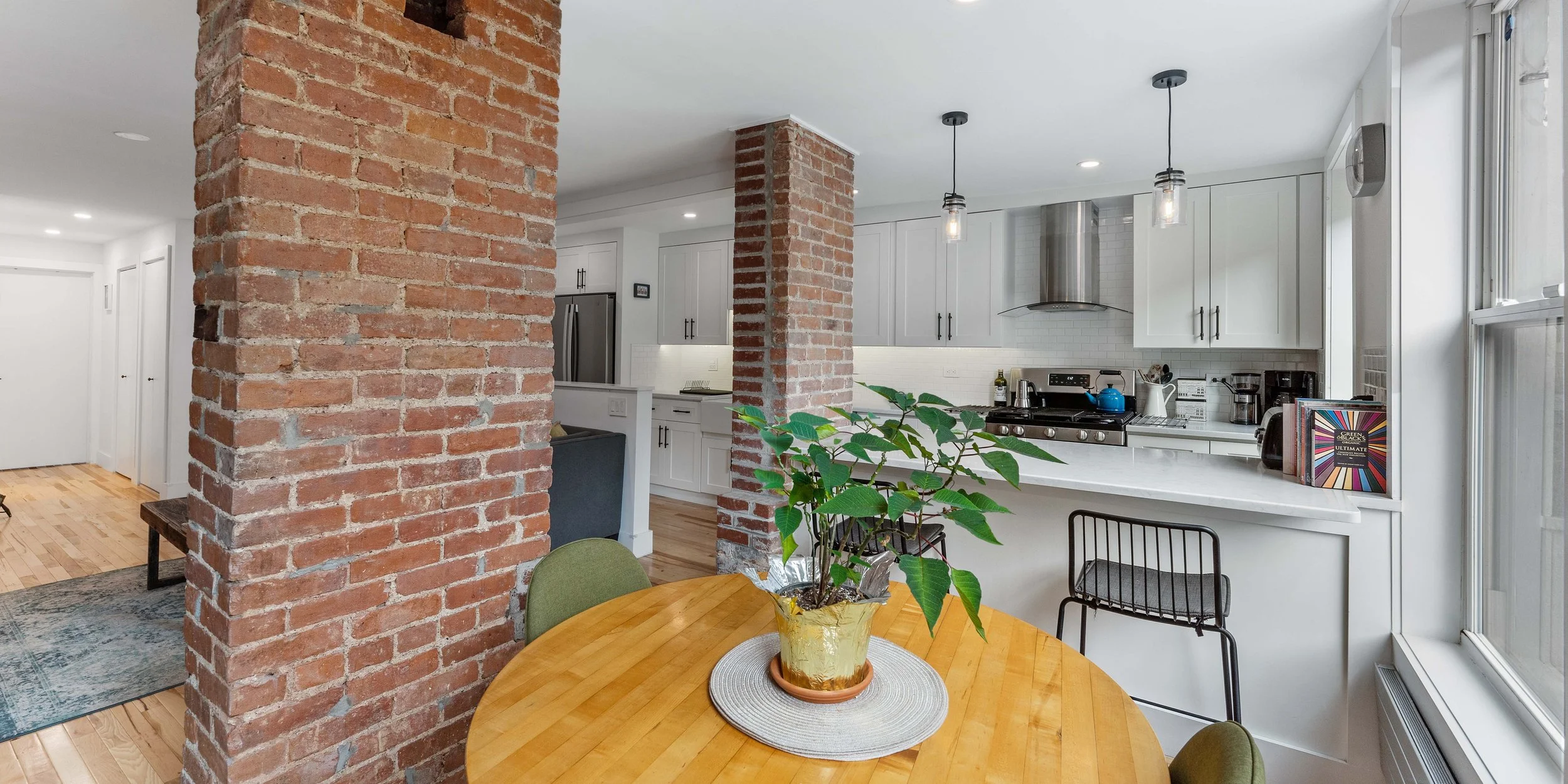 Dining to Kitchen
