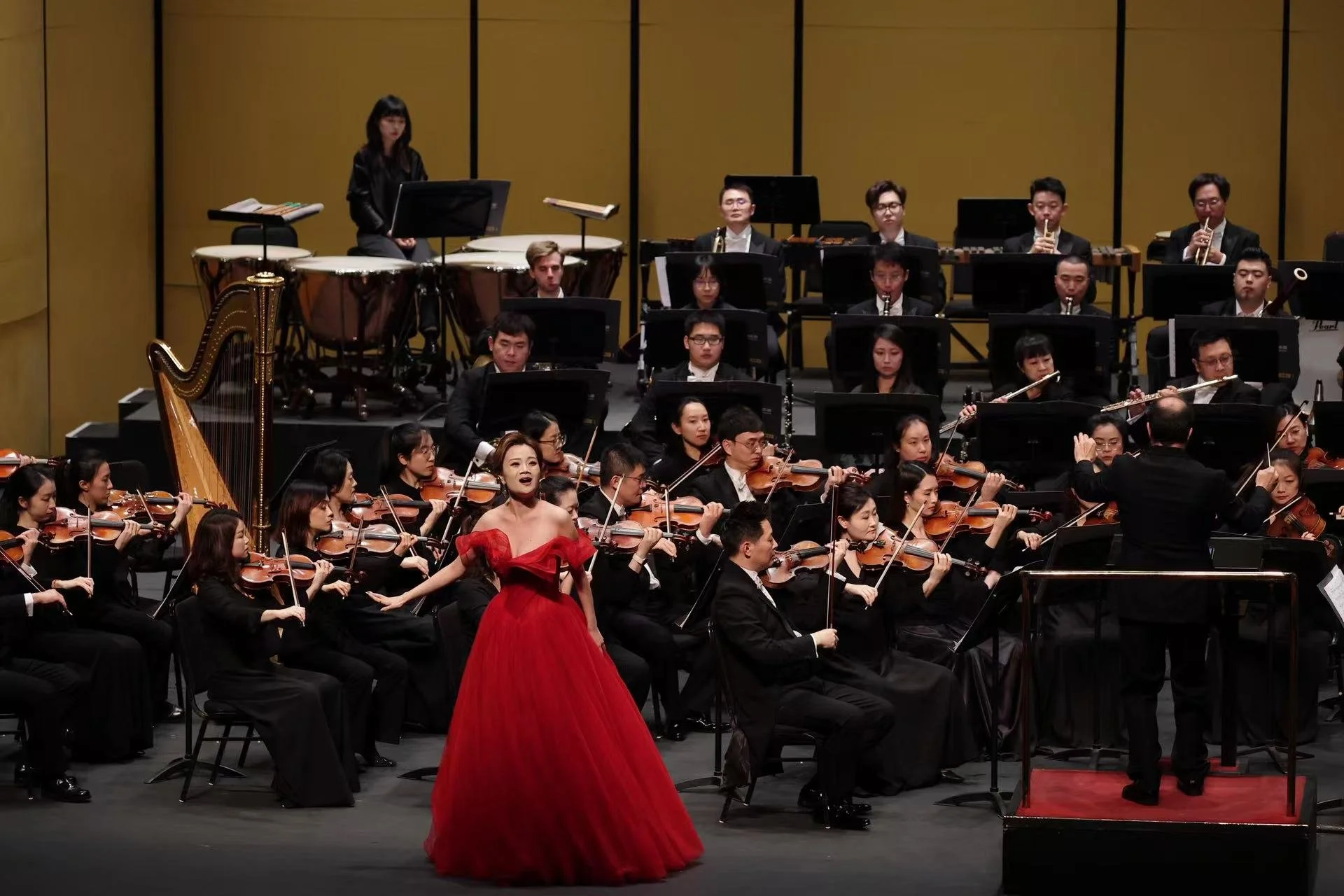 Manon – “Je marche…” (Massenet)
Shanghai Grand Theatre, Shanghai