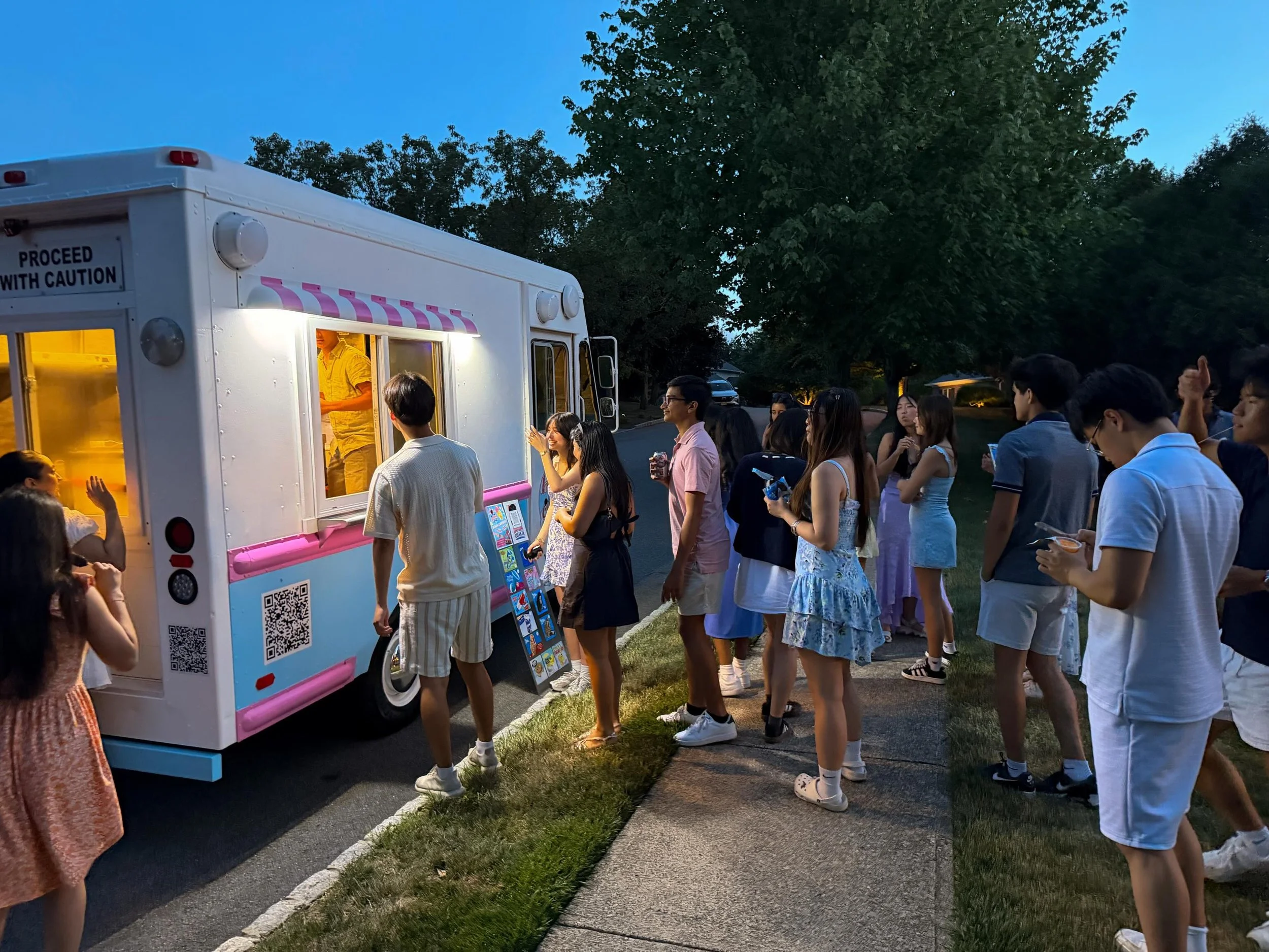 Book us for your next grad party or summer event!!

#gradparty #icecream #charliesicecreamtruck