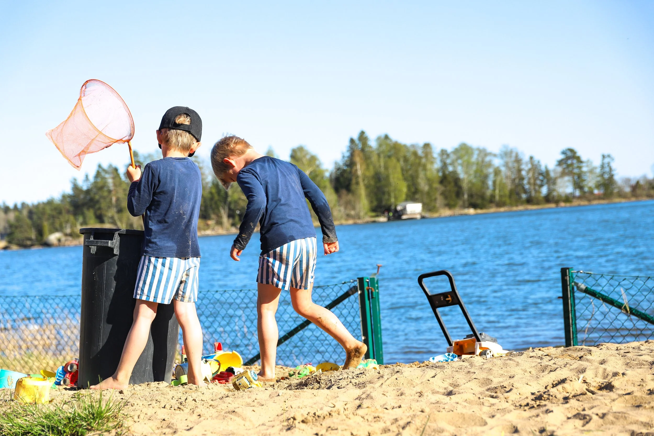 Lek vid stranden