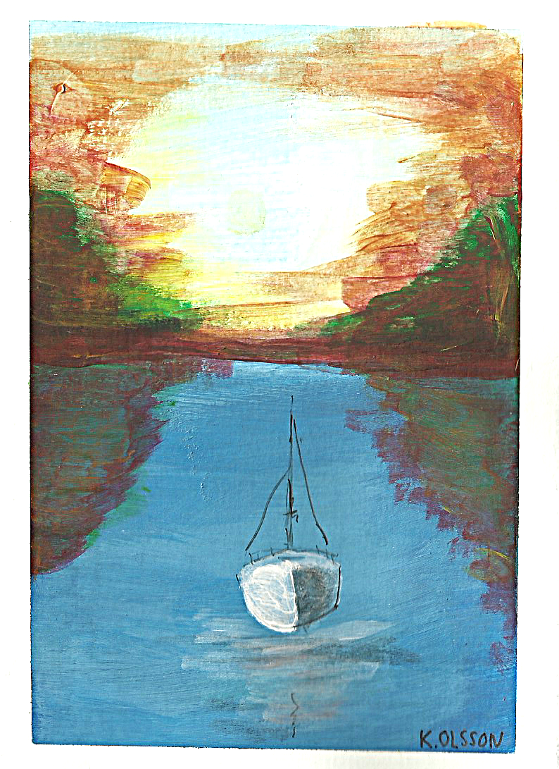 Båt vid vattnet en mulen dag med reflektion i vattnet. Boat at the water with reflections