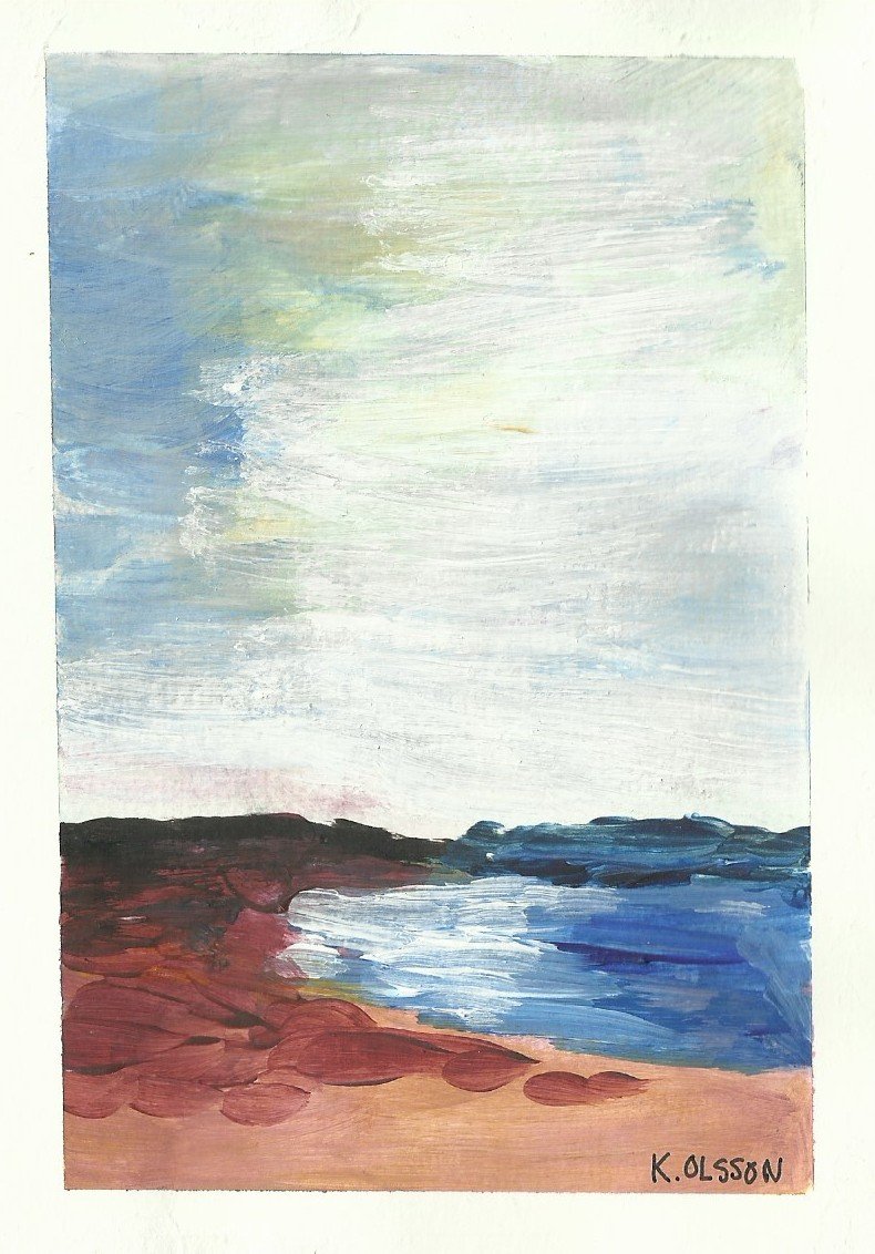 Akvarellmålning av en kustlandskap med en strand, klippor och hav, under en lätt molnig himmel. Signerad av K. Olsson.