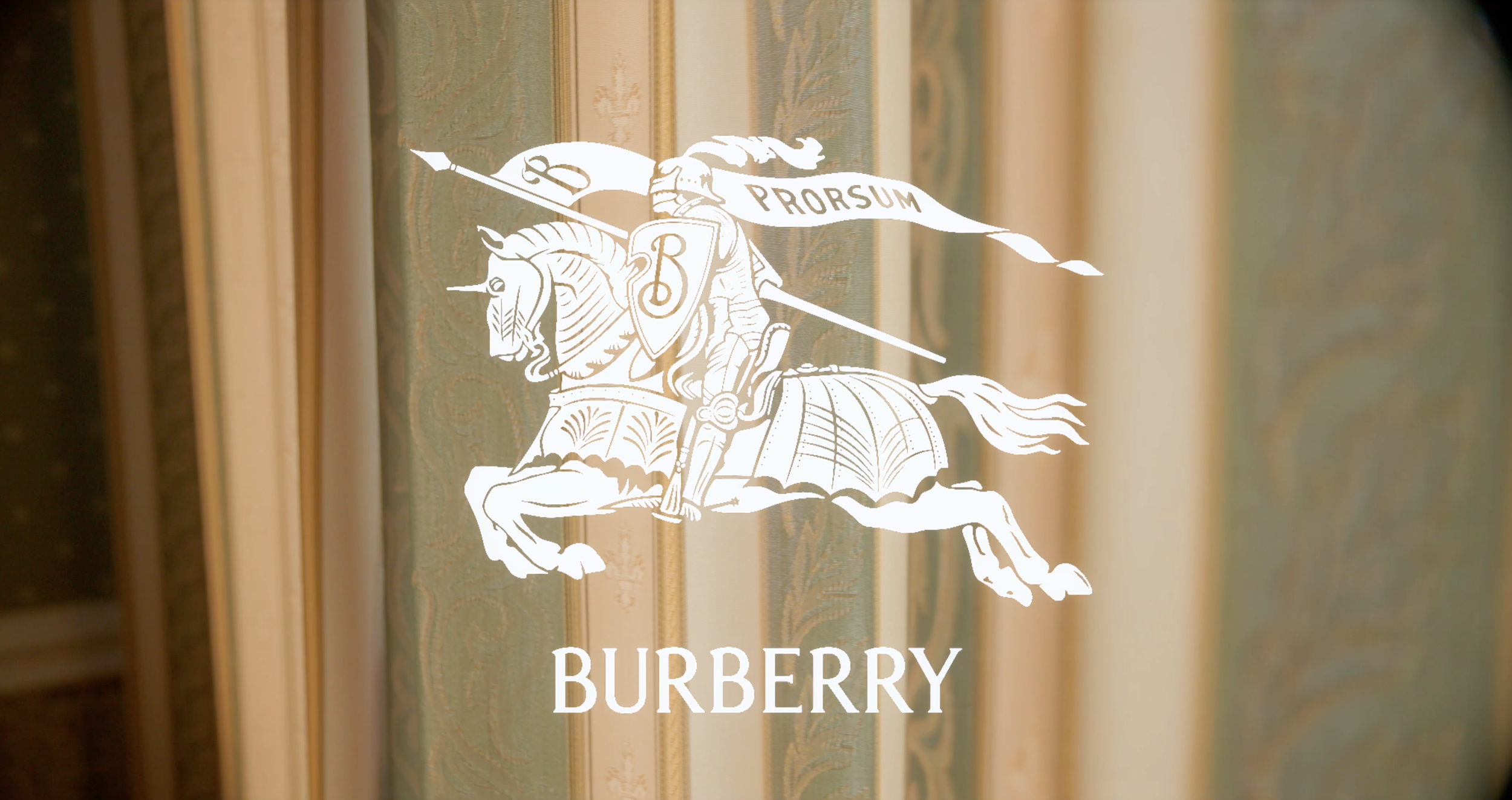 BURBERRY FRAGRANCE X FINJA LÖCHTERMANN