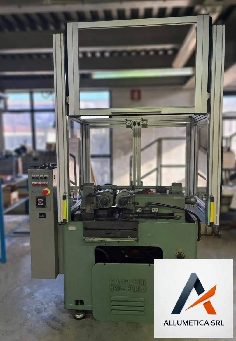 macchina rullatrice retrofit adeguamento e messa a norma produzione, con struttura alluminio strutturale e pannello di controllo. Logo di ALLUMETICA SRL in basso a destra.