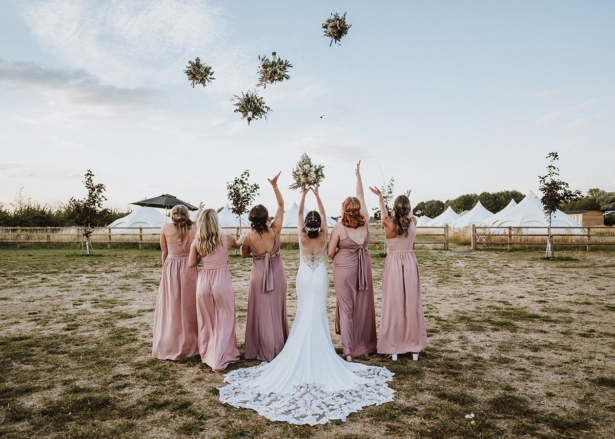 bouquet_toss.jpg