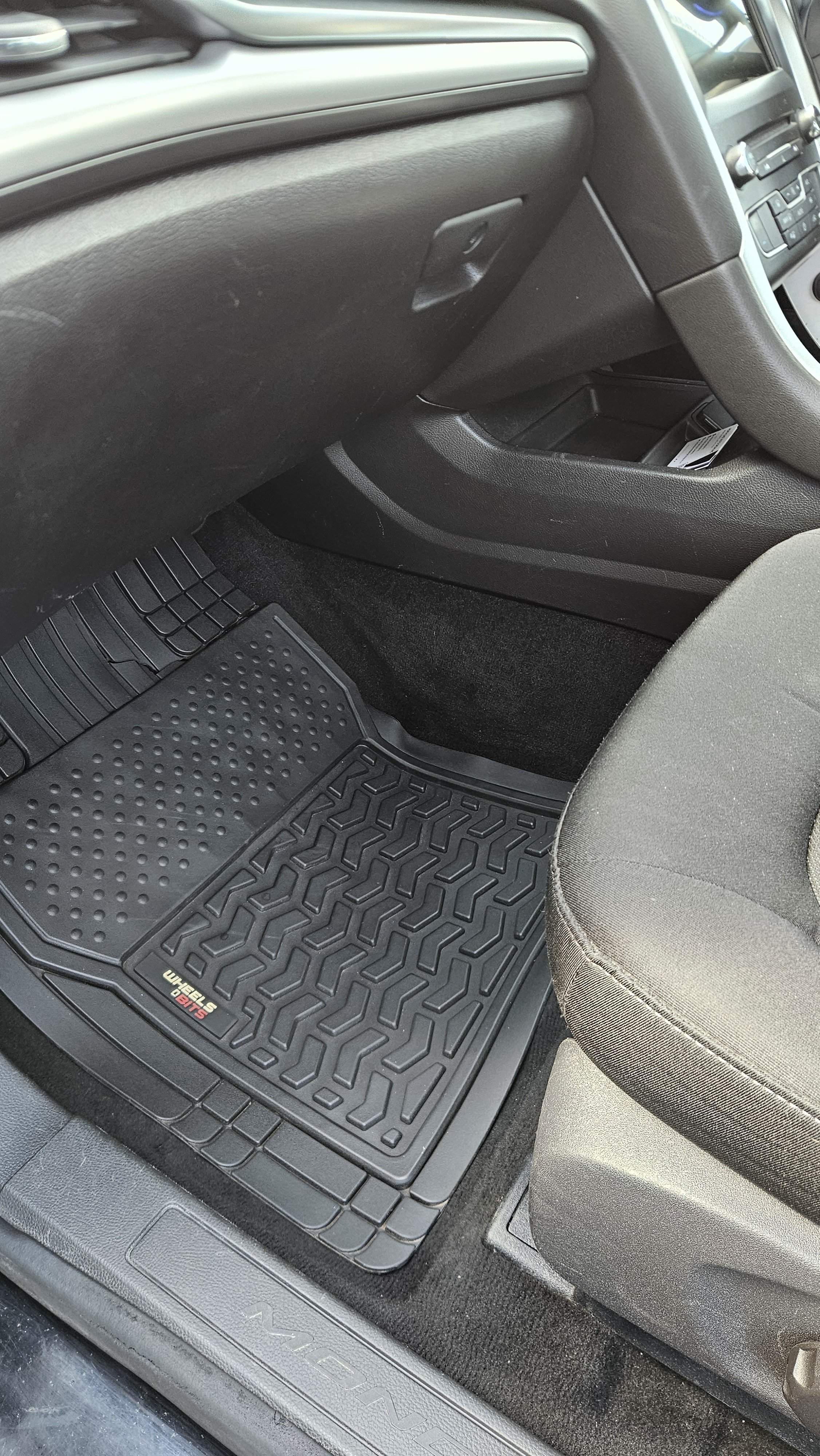 Vacuumed and scrubbed floor mat and footwell on Ford Mondeo – car detailing in Blackrock