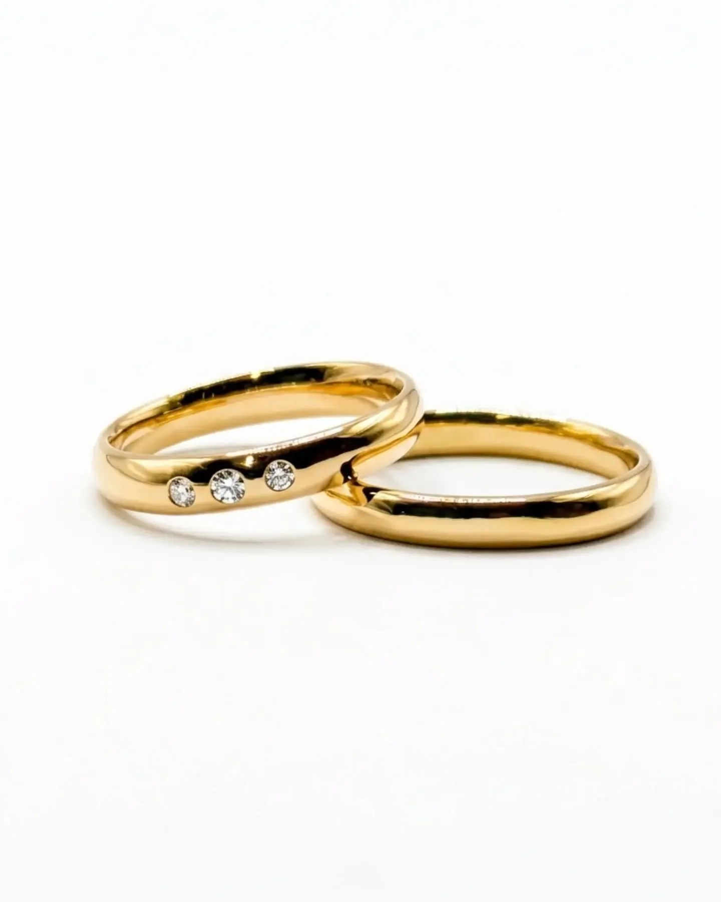 &bull; Past, Present &amp; Future &bull; ✨

A wedding ring is so much more than a piece of jewellery.

It is a symbol of eternity, unity and unwavering commitment. A simple circle that holds countless emotions, treasured memories, and promises still 