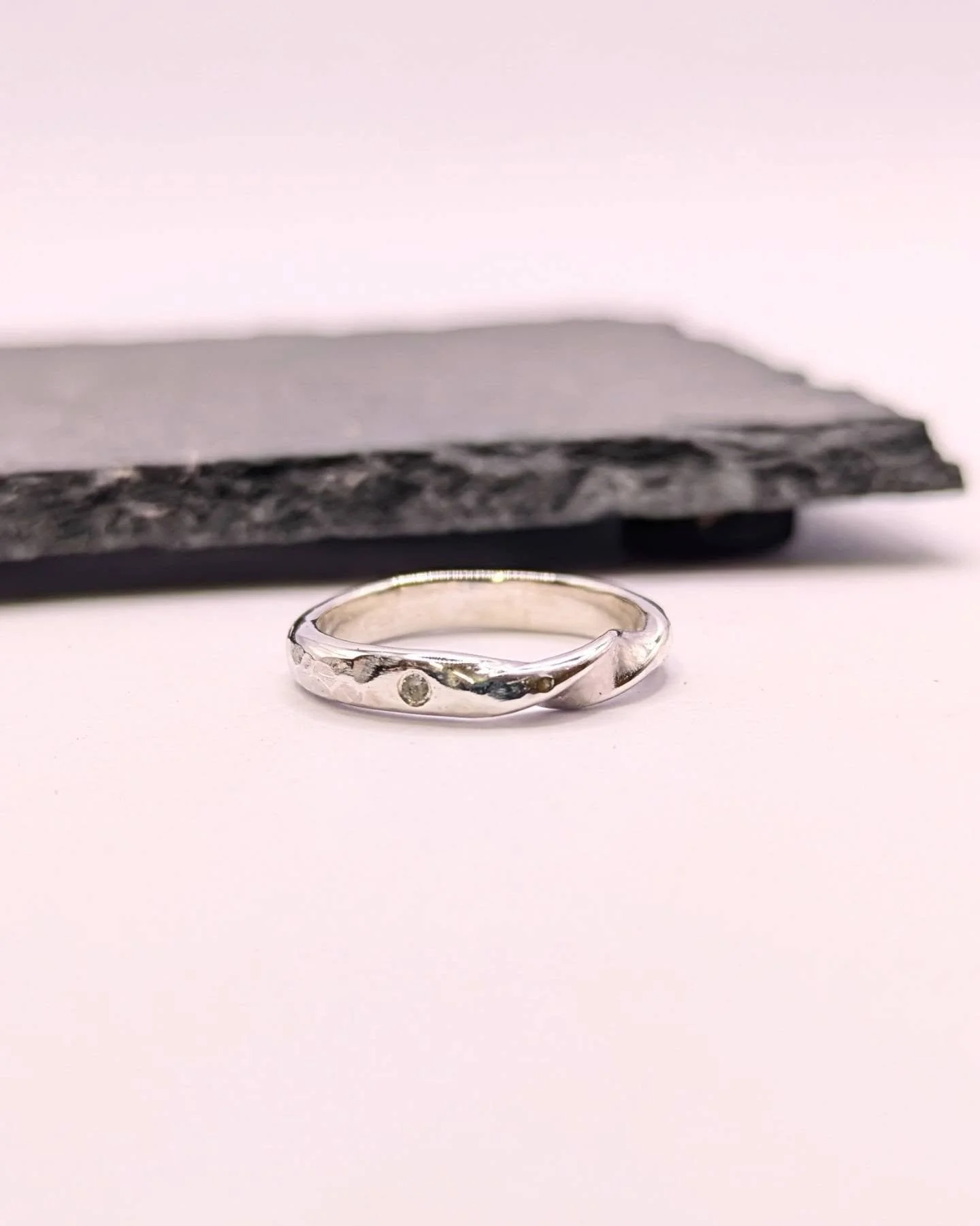 &bull; Fedina &bull; 

A small ring, carrying a big promise.

Traditionally gifted as a token of love, devotion and commitment, the fedina is beautifully understated, proving that the simplest gestures often hold the deepest meaning.

This version is