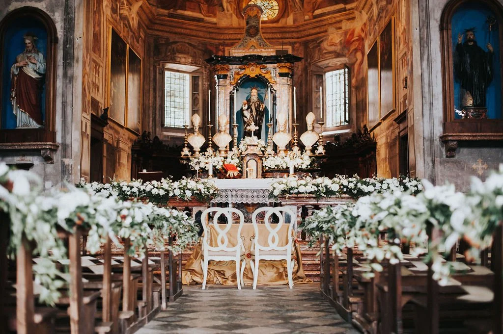 Addobbi floreali chiesa matrimonio: idee romantiche per il tuo sì.