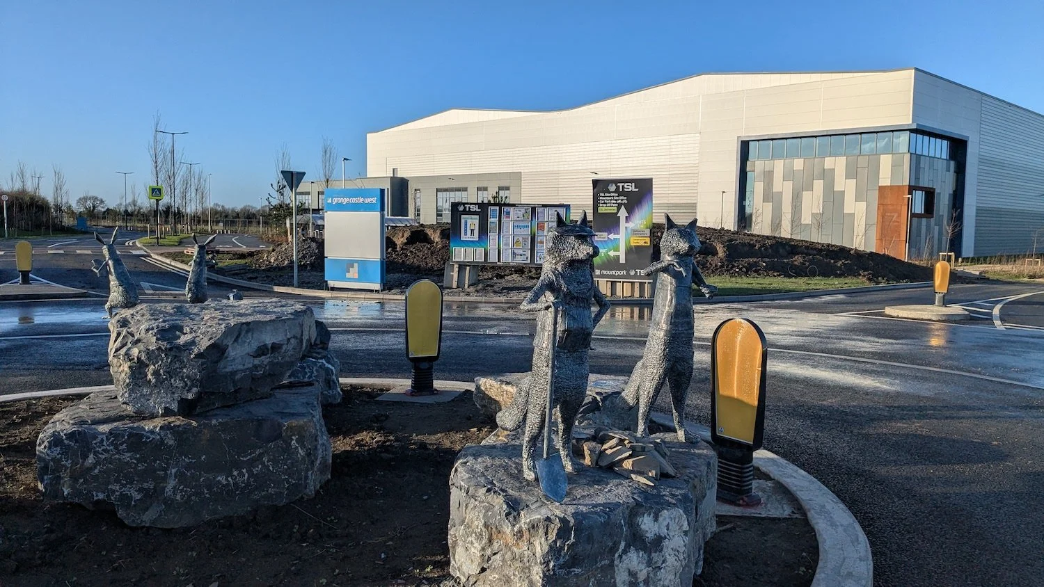 Fun animal Sculpture at roundabout at Mountpark, JSA Architects Dublin.jpg
