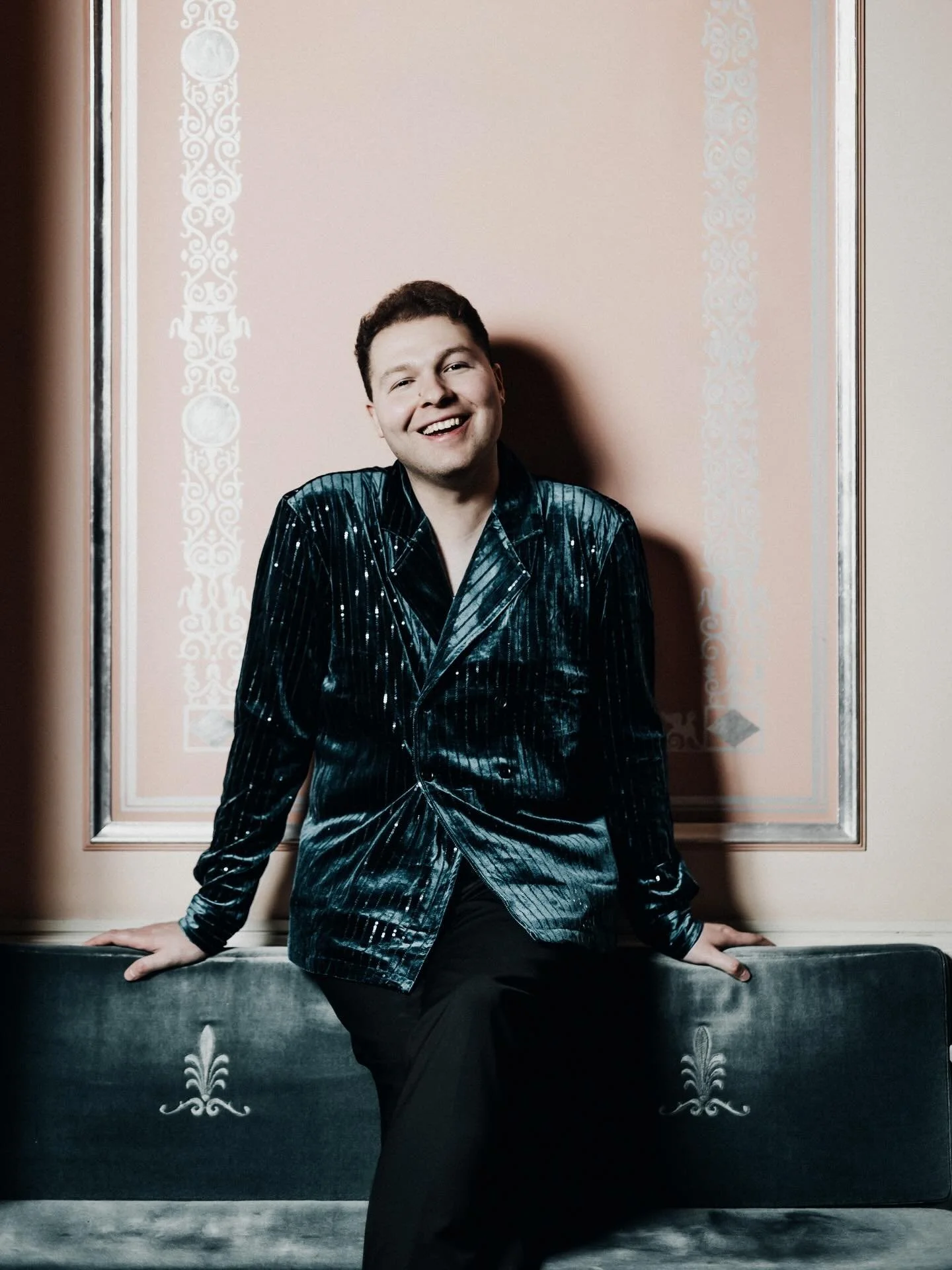 I love my new Jacket😎🤣 

it makes me look more cool and shining!! What do you think? 

or it is also the wonderful Photo Session with dearest @zuzannaspecjal  in Berliner Konzerthaus 👀

I guess both❤️🙏🏿🌷🆒

#new #pics #new #person