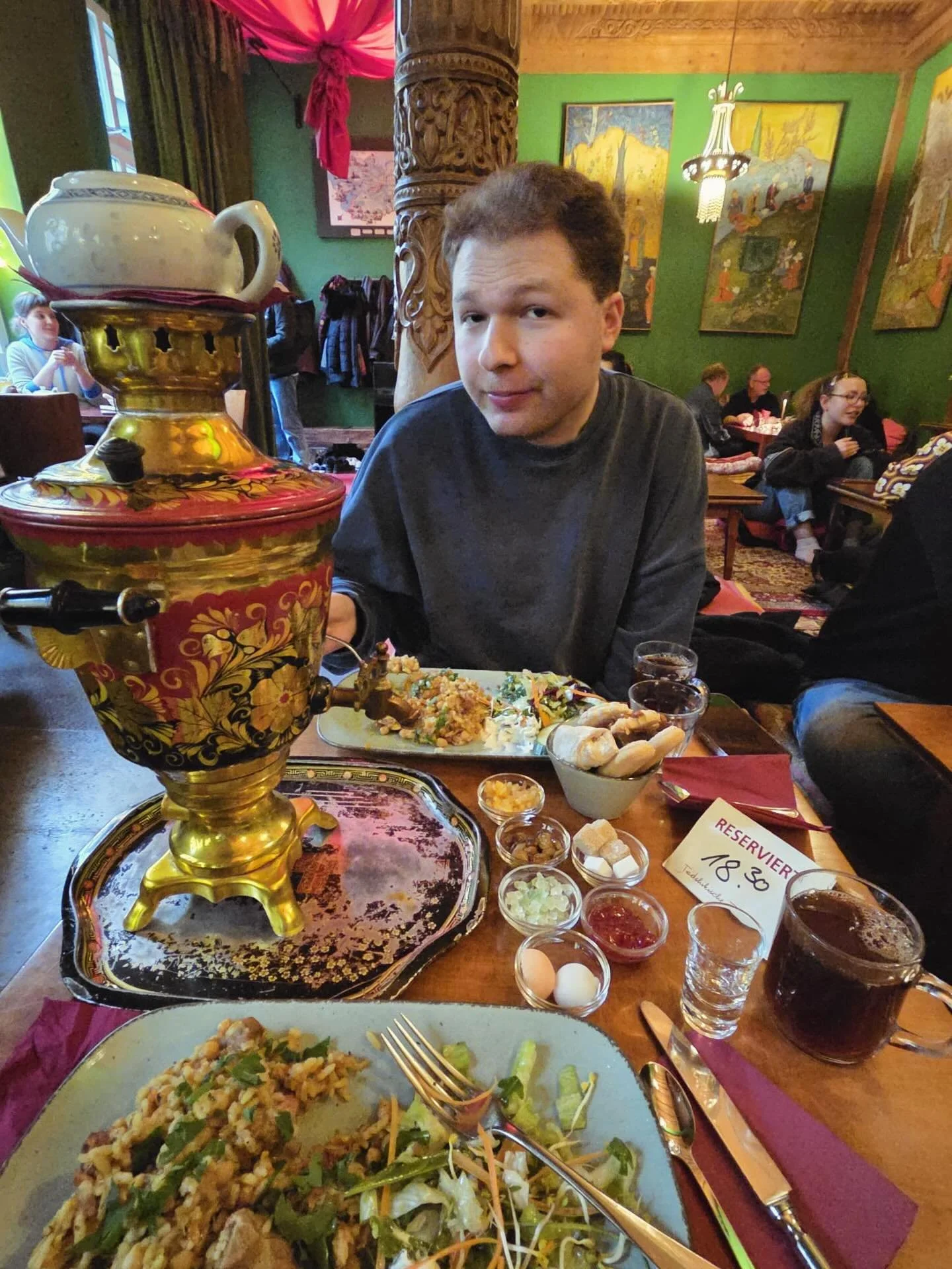 A great place in Berlin, which braught  childhoods memories around Samovar and tee drinking tradition back to me❤️ @tadshikische.teestube 

#childhood #tee #memories #berlin