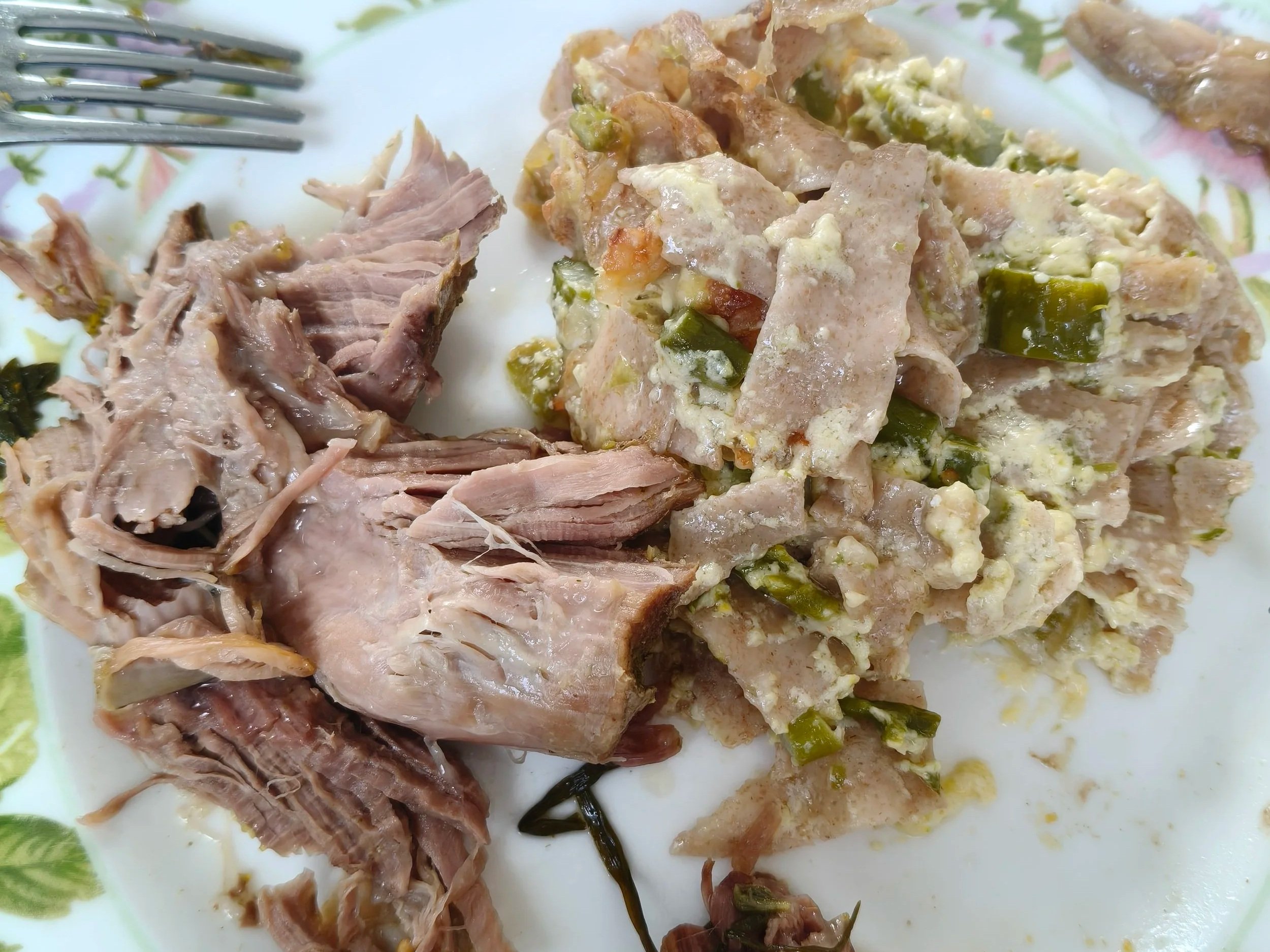 Nedeljsko kosilo pri starih starših: gratinirani šparglji, domači rezanci in družinsko razvajanje