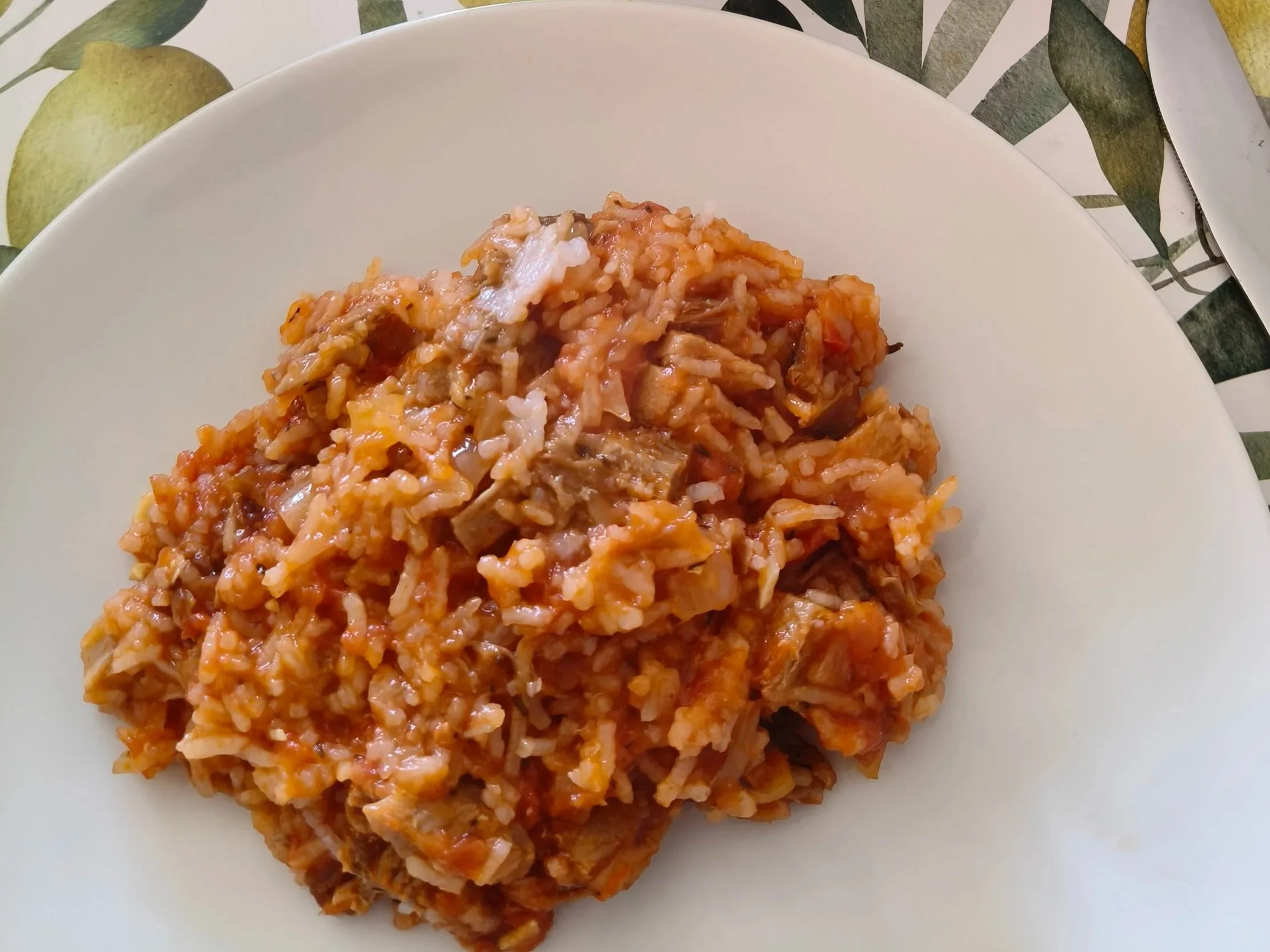 Rižota s svinjino in šopska solata | Preprosto poletno kosilo