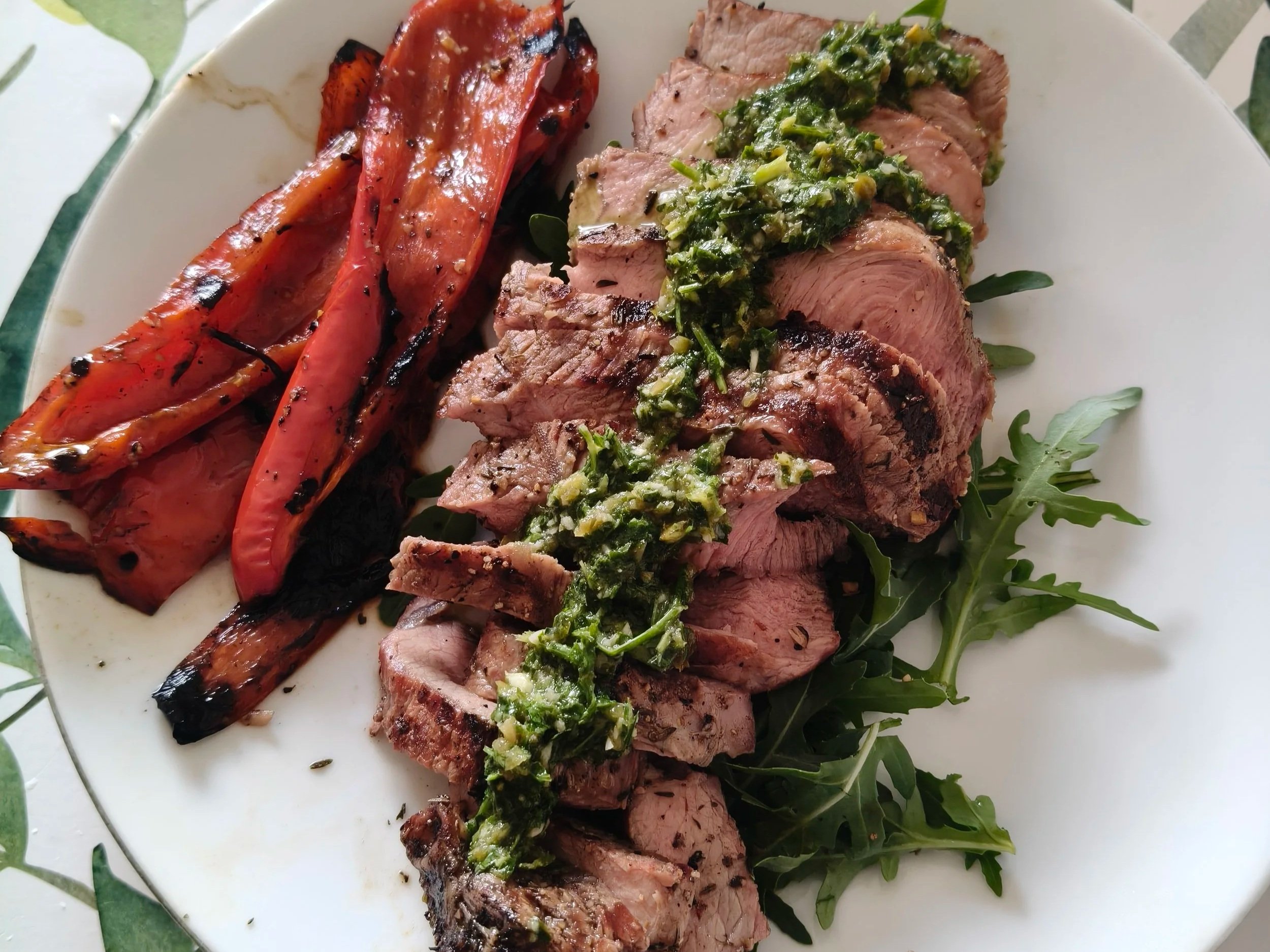 Ancho sendvič s telečjim zrezkom in čimičuri omako | Recept za popoln domači steak sendvič