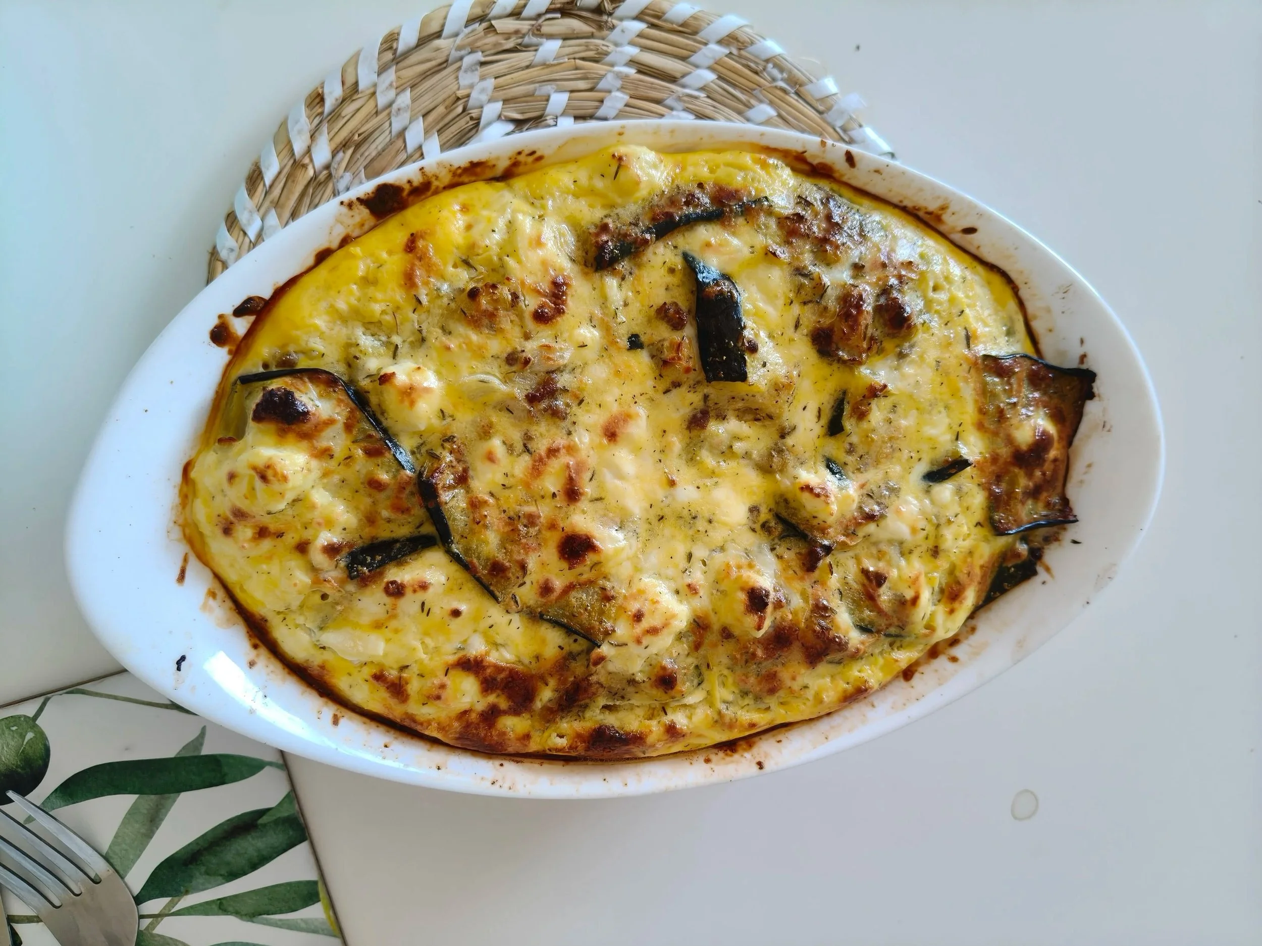 Musaka z bučkami in bananin kruh z medom | Družinski kuharski dnevnik