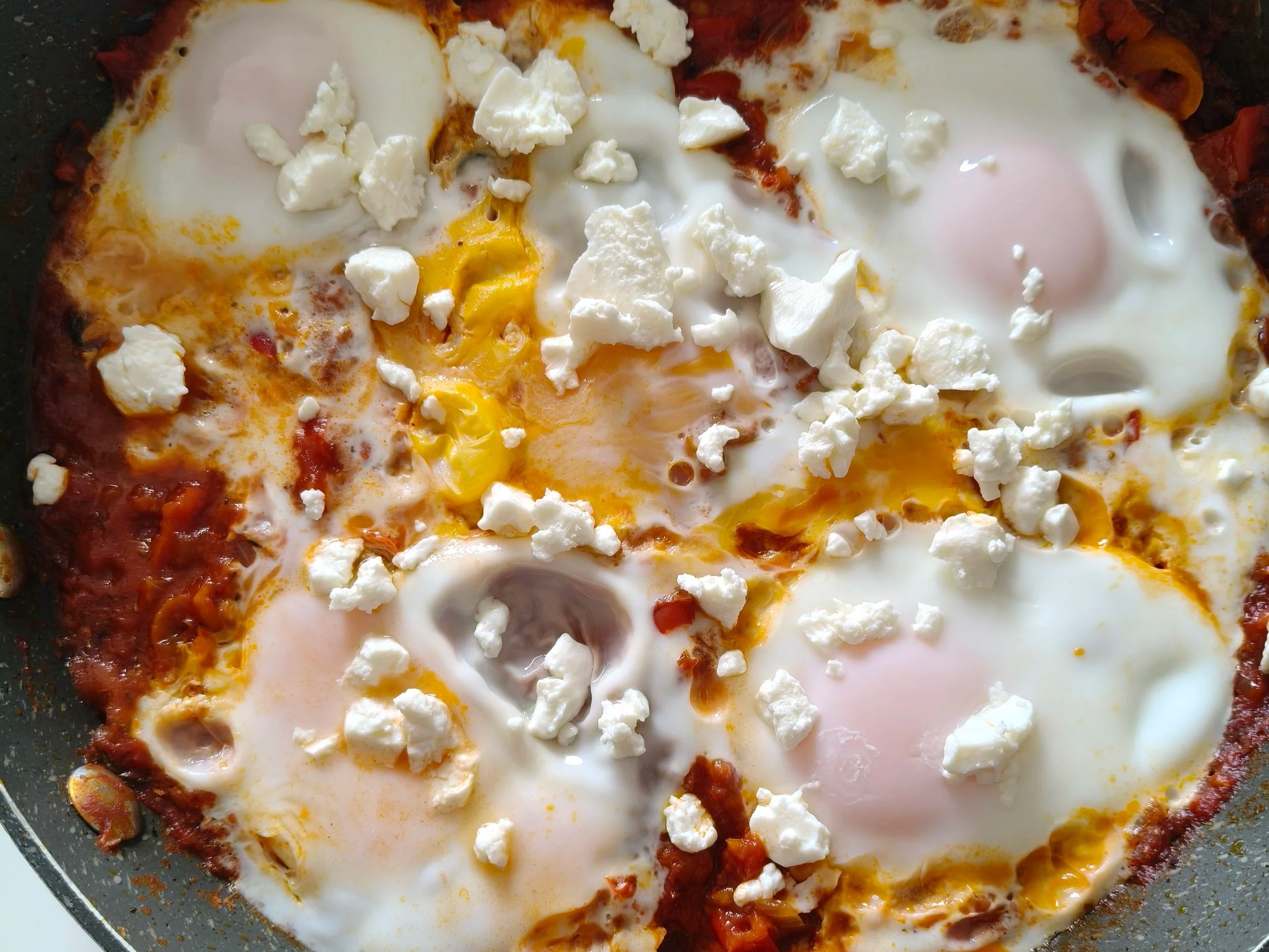 Naporen ponedeljek in domača shakshuka za zajtrk | Dnevnik hrane