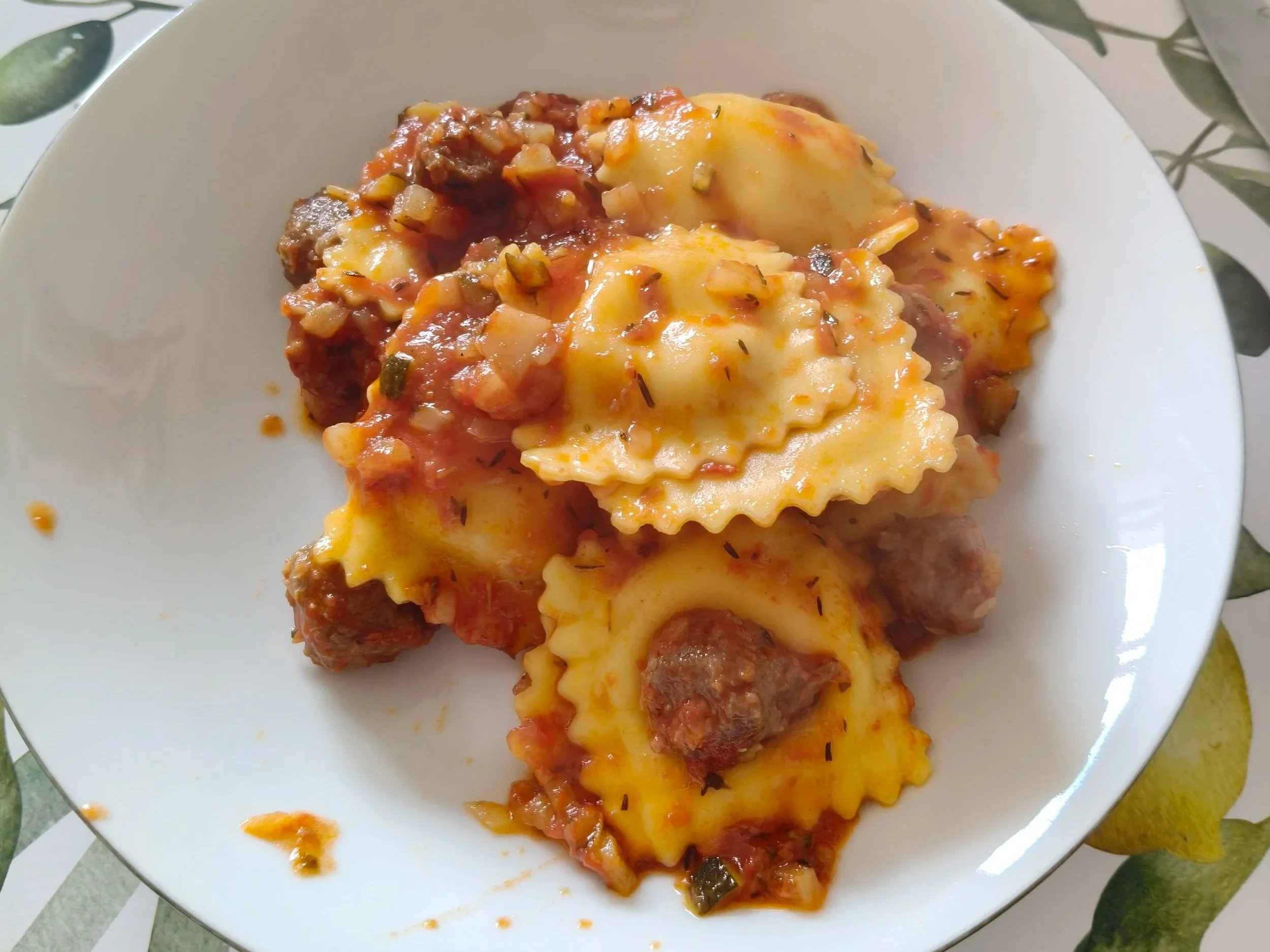 Počasen Torek: ravioli s štirimi siri, čevapčiči in zelenjavo