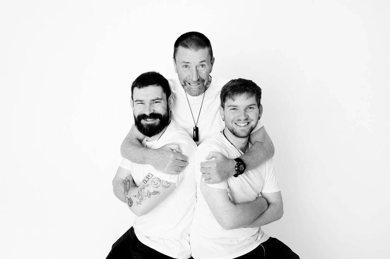 I had this incredible fam come visit me on my last session day! 🖤🤍

Mum reached out because she wanted some updated photos of her and her boys and I was SO excited to create something a little different for them.

It might not be what you usually s