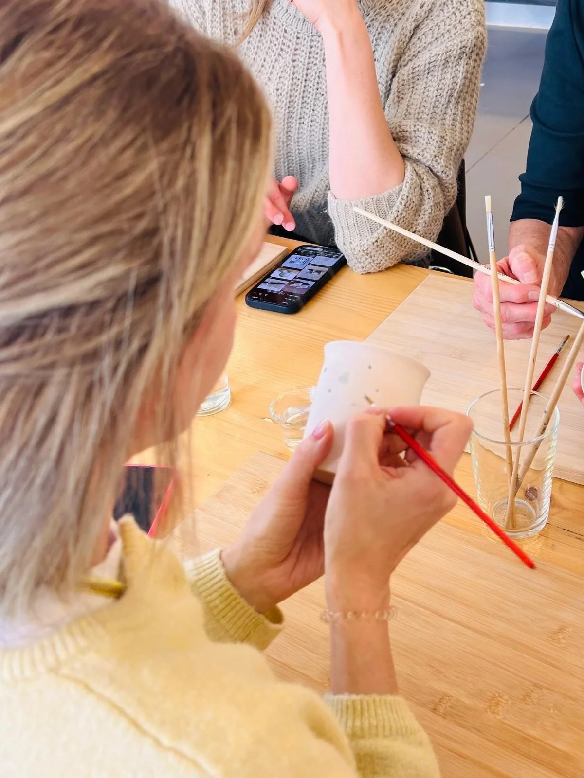 Keramik bemalen im Kunstschacht! Tauche ein in die bunte Welt der Keramikgestaltung und verwandle rohe Keramikrohlinge in ganz pers&ouml;nliche Kunstwerke! Dich erwartet eine kleine Auswahl an handgemachten Keramikrohlinge aus denen dein perfektes Ku