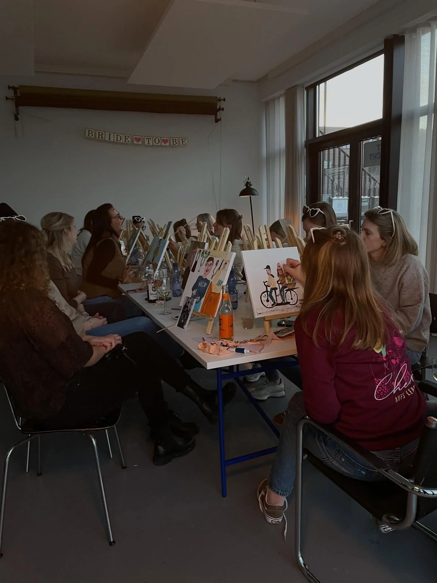 ✨Junggesellenabschied im Kunstschacht✨ 

Gestern hatten wir einen JGA im Kunstschacht. Unter dem Motto &bdquo;Drink and Paint&ldquo; haben die M&auml;dels unterschiedliche Fotos vom Br&auml;utigam gemalt. Die zuk&uuml;nftige Braut musste die Kunstwer
