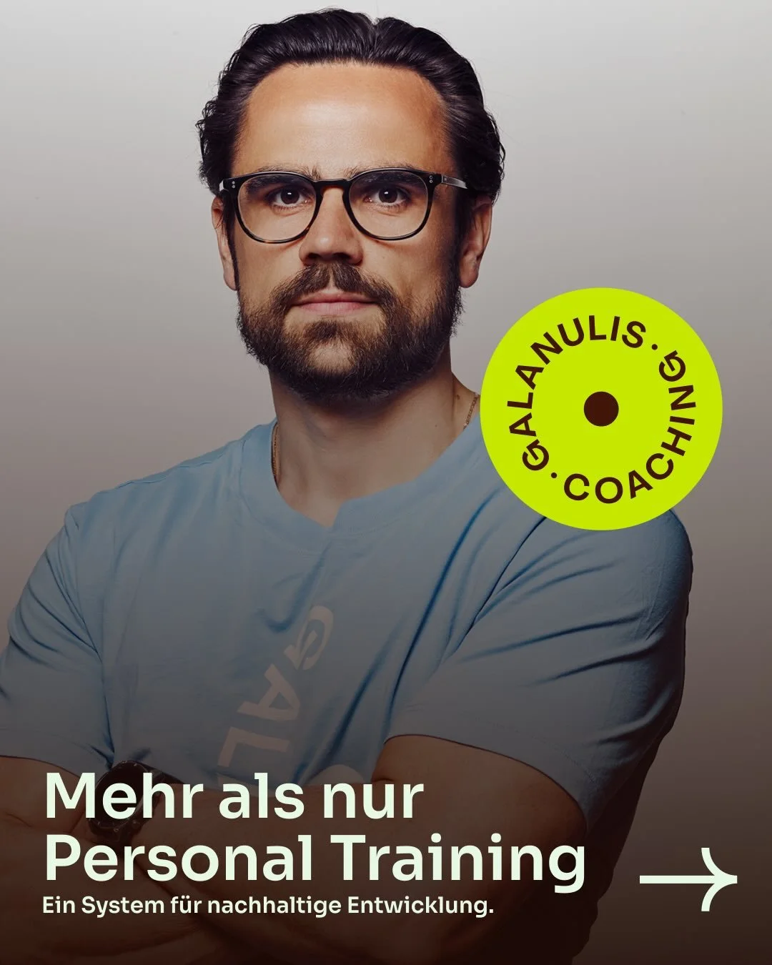 Personal Training wird oft zu kurzfristig gedacht.

Mehr Training. 
Mehr Intensit&auml;t. 
Schnellere Ergebnisse.

Kurzfristig funktioniert das manchmal. 
Langfristig entstehen h&auml;ufig &Uuml;berlastungen, Frustration und Stillstand.

Ich sehe Tra
