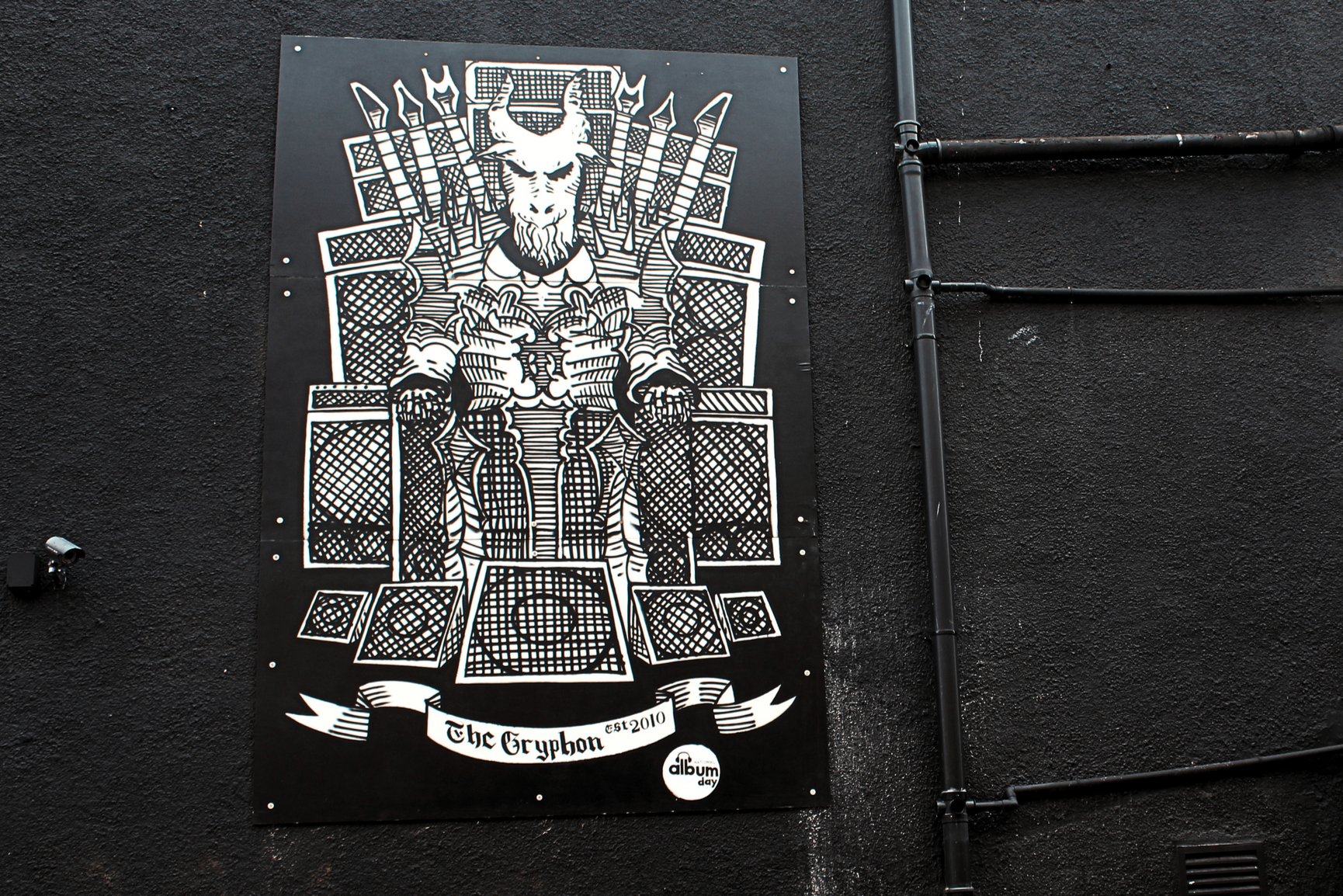 THE GRYPHON UNVEILS NEW NATIONAL ALBUM DAY MURAL IN BRISTOL’S METAL QUARTER