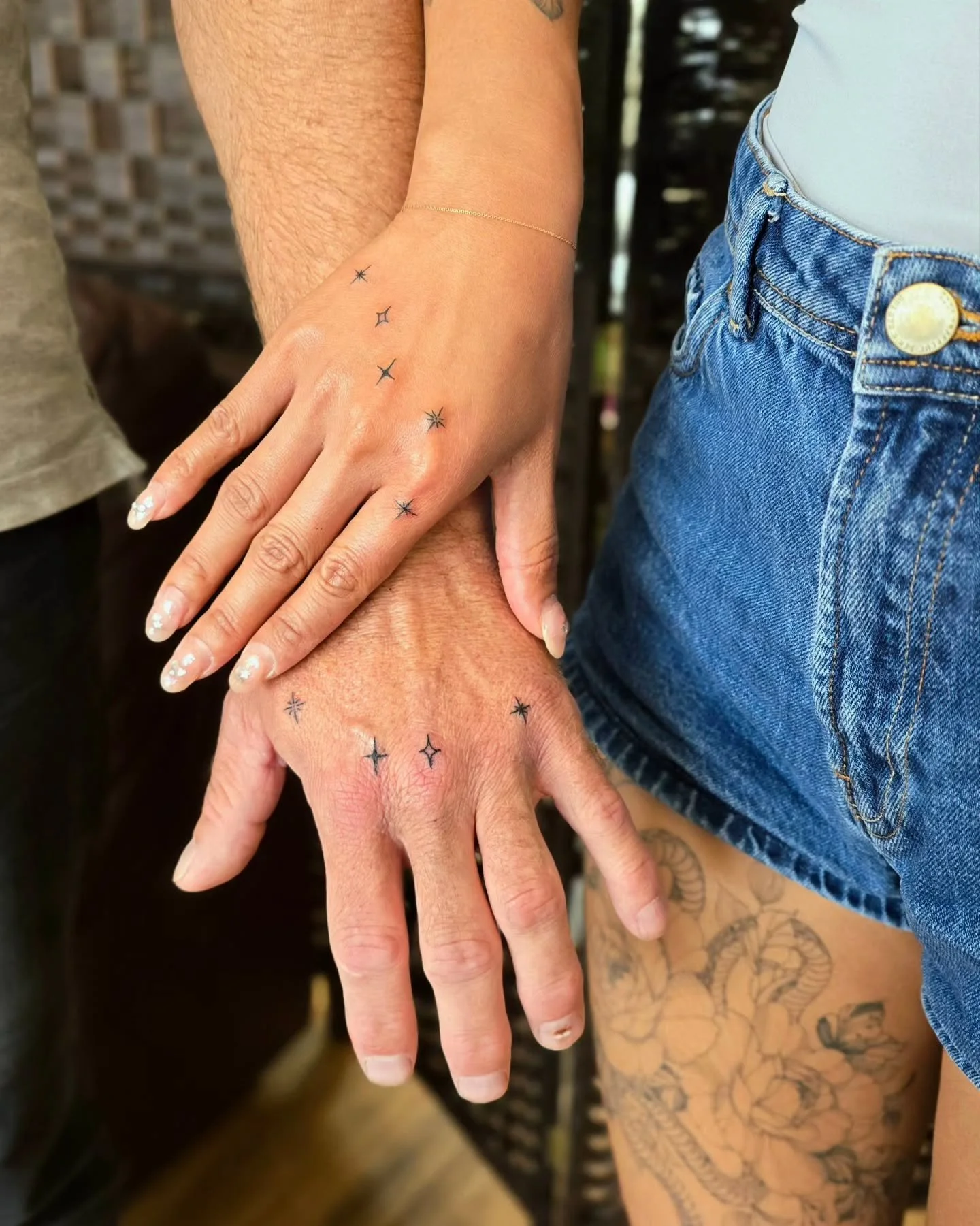 A few pieces by Vanny @vannydtattoo 

📍 @ladyfingers.studio 

#finelinetattoo #brisbanetattoo #brisbanetattooartist #floraltattoos #startattoos