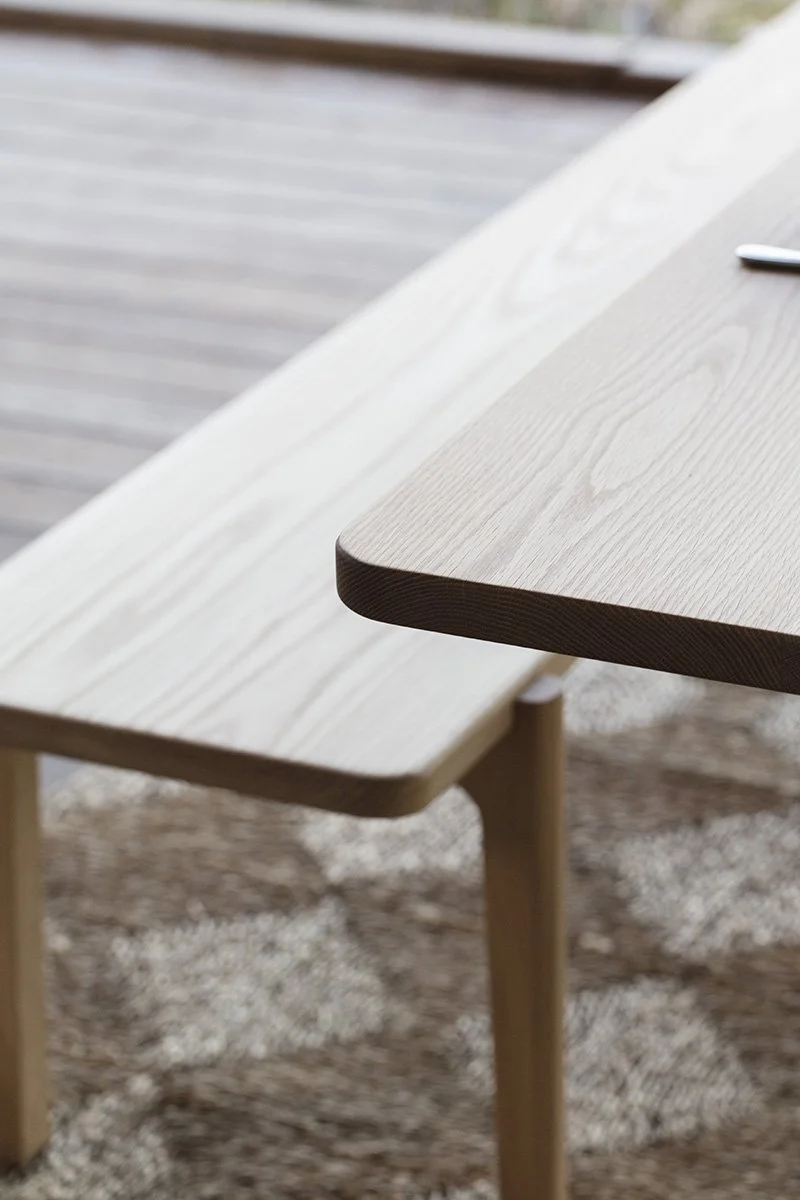 Mel Bench in American Oak, Nathan Day Design bespoke furniture - close-up tabletop grain detail