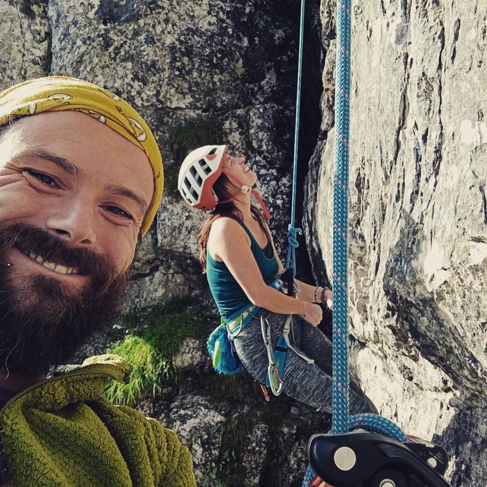 Ciao 🌞

Siamo Stefano e Rachele e A.Stra nasce come regalo a noi due. Qui i nostri percorsi si sono uniti in un&rsquo;unica visione: vogliamo creare uno spazio dove arrampicata e yoga diventino strumenti di evoluzione personale.

A.Stra &egrave; il 