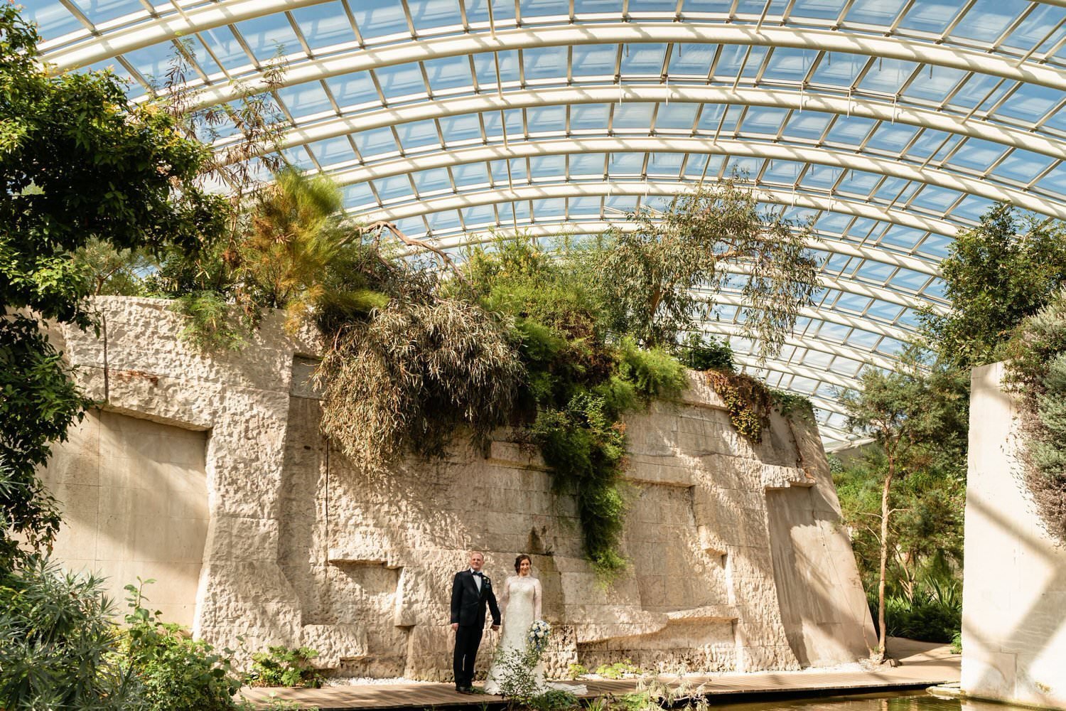 Wedding couple in Glass House