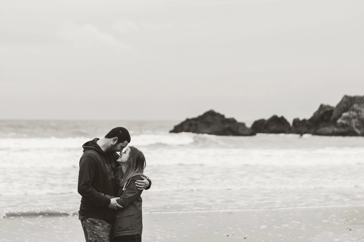 Pre-wedding-photo-black-white- (1).jpg