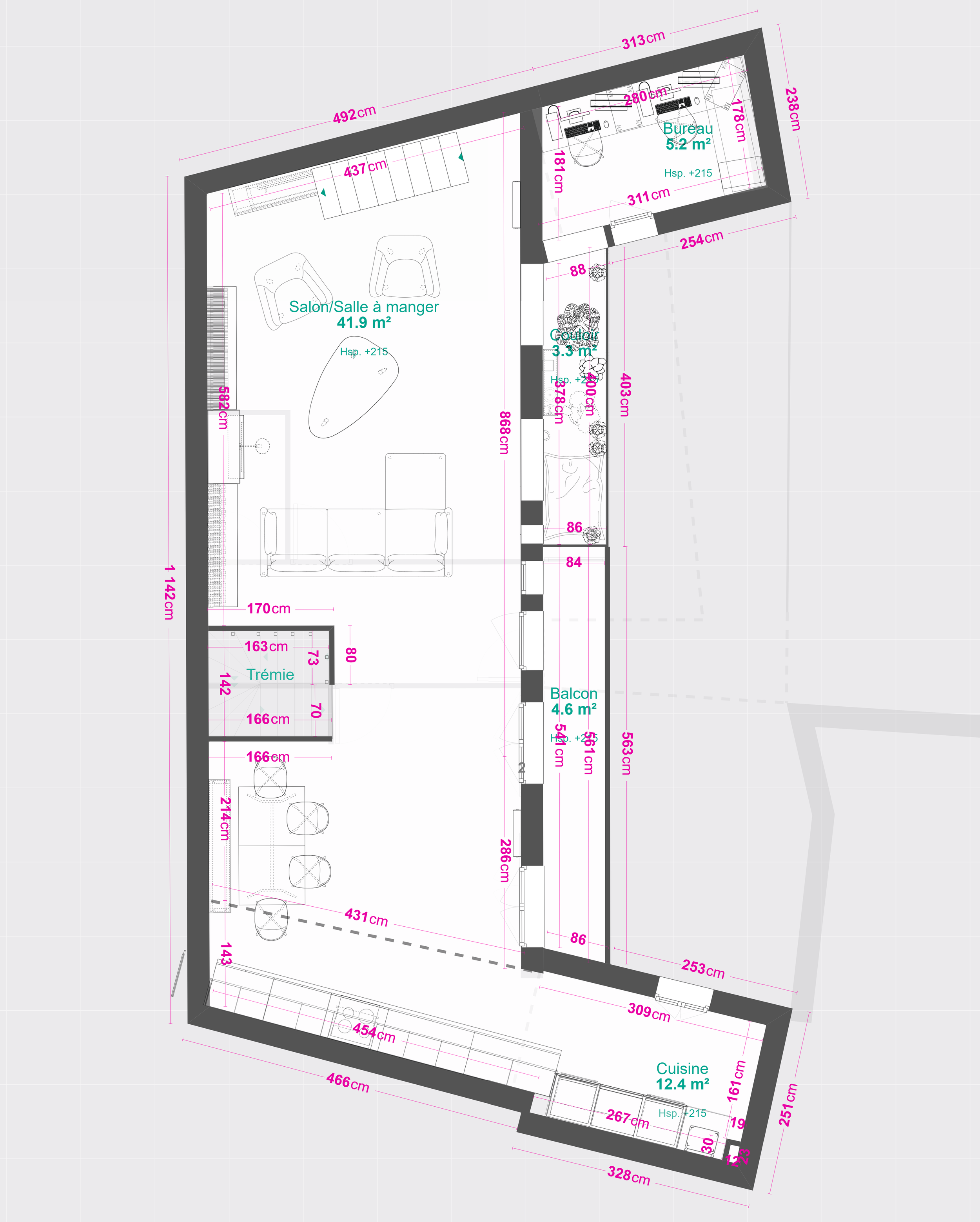 Plan d'une maison avec différentes pièces, notamment un salon, une salle à manger, une cuisine, un bureau, un balcon, et une trémie, avec des dimensions en centimètres indiquées en rose.