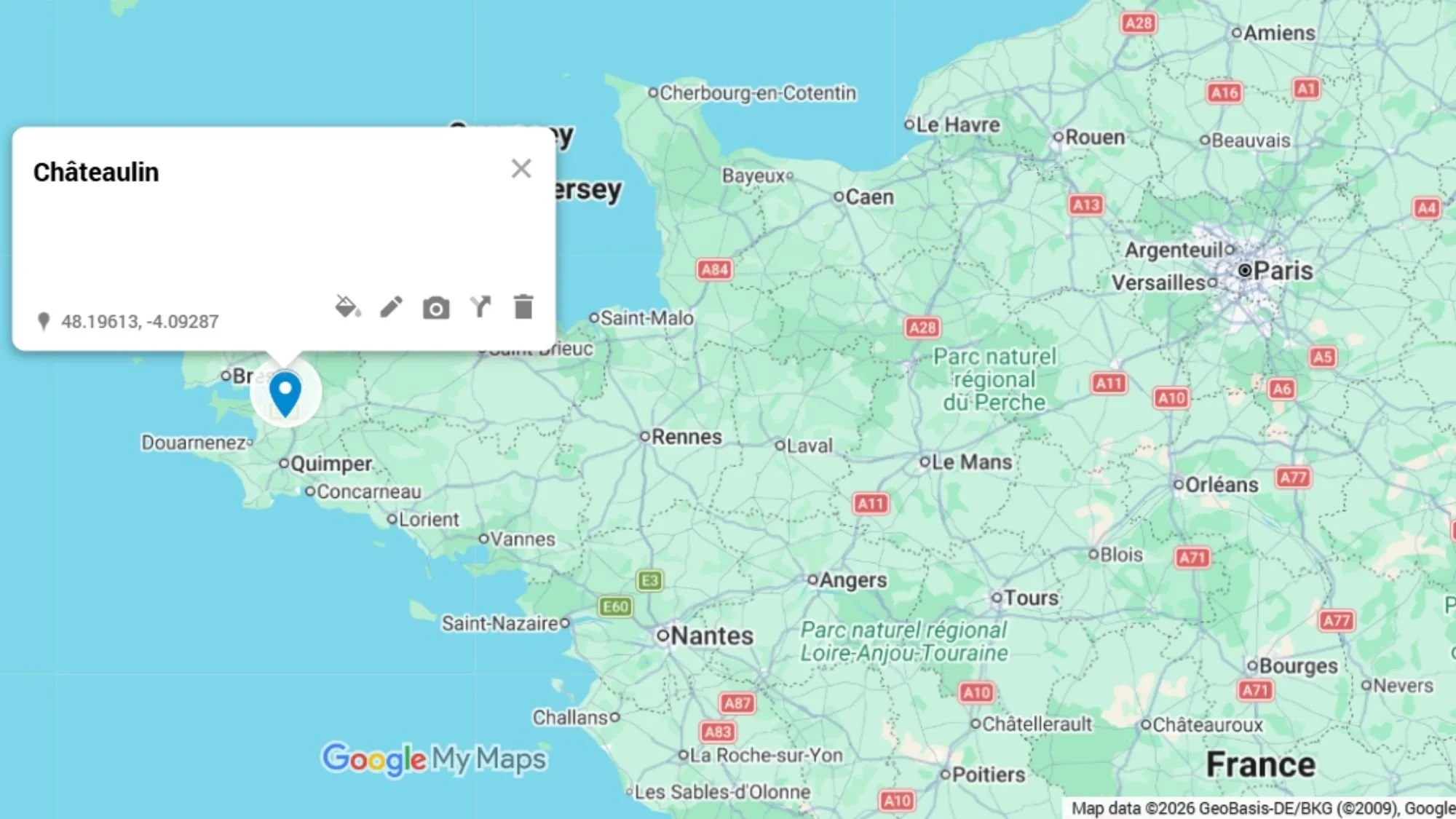 Map of France highlighting the town of Châteaulin in the western region of Brittany and department of Finistère.