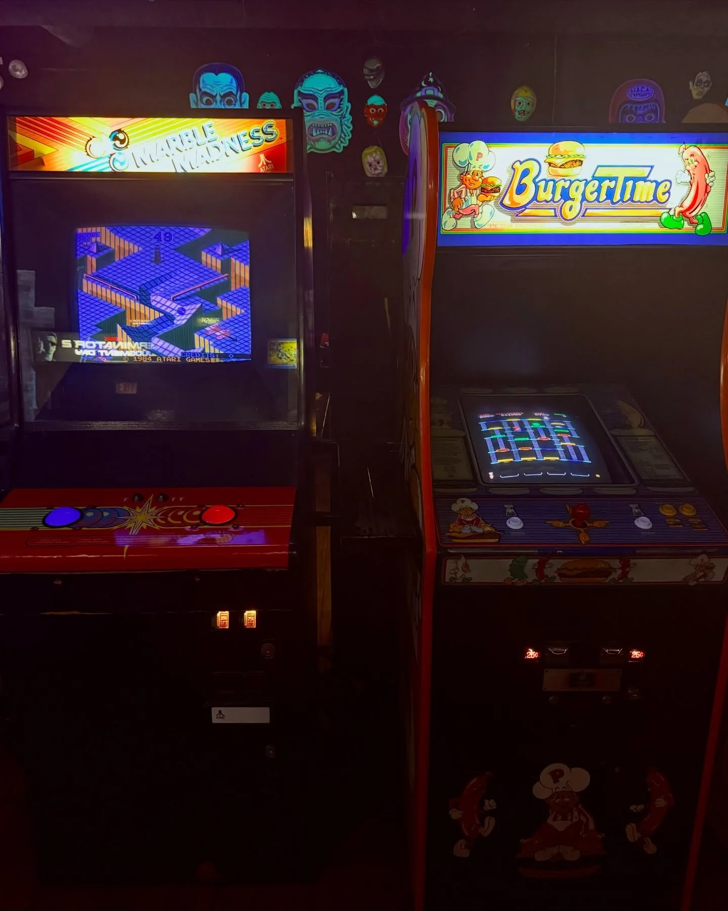 Marbles. Burgers. Robots. Mice. We got it all! Swing by&mdash; it&rsquo;s Sunday and we&rsquo;re here til 2am, and all of our locally brewed drafts are $2-off!
🍔🐭🤖
#loganarcade #sundayfunday #drinklocal