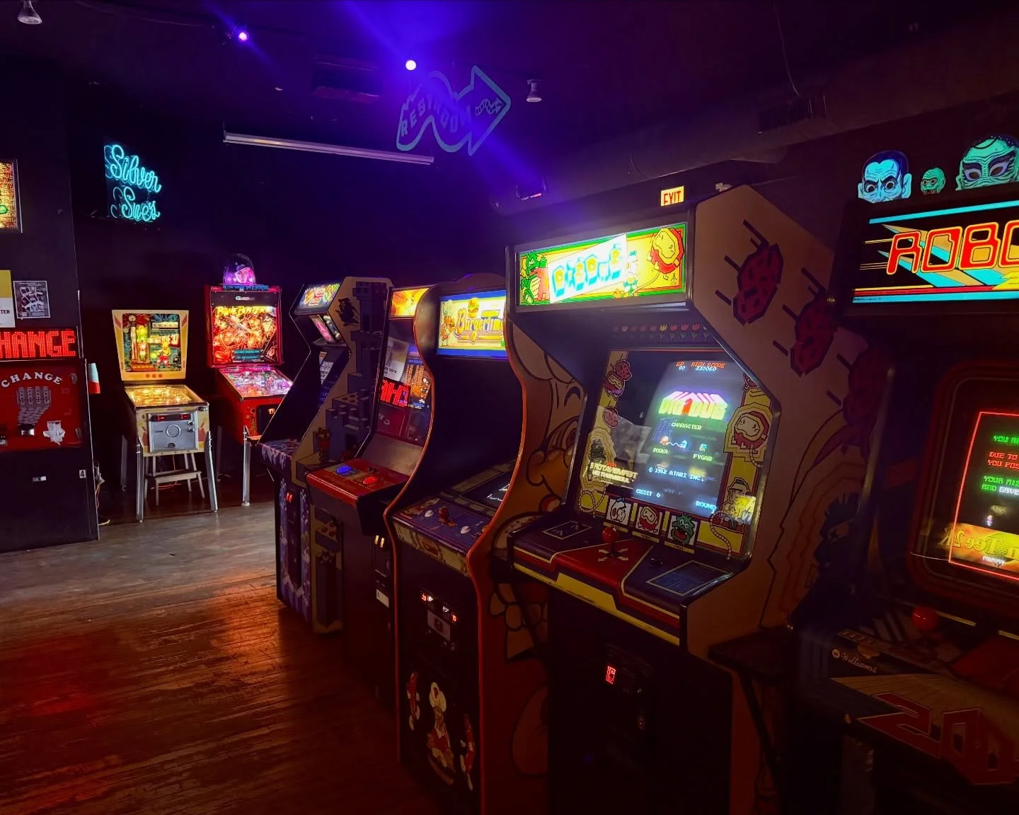 It&rsquo;s a beautiful Saturday and we&rsquo;re here for ya til 3am! Come say hi!
🕹️🍻👾
#loganarcade