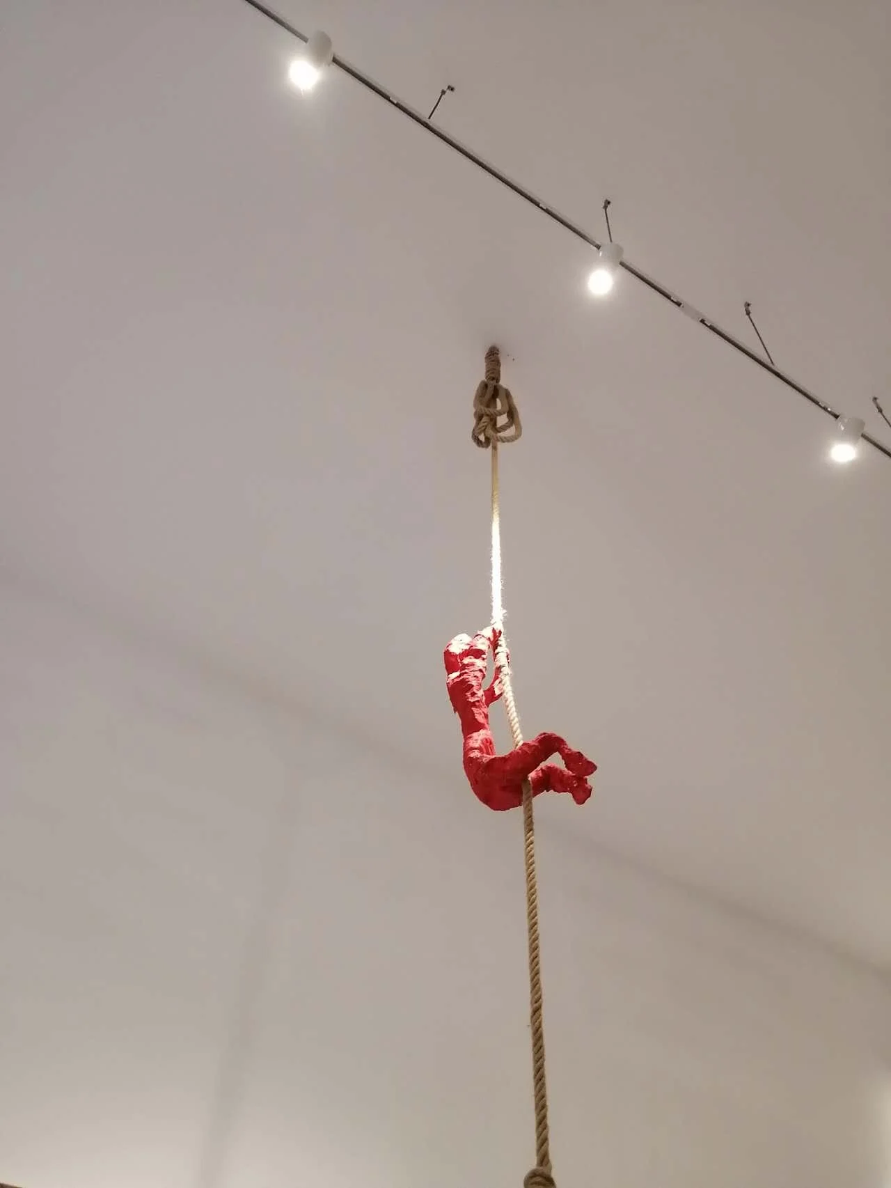 The red littel boy, 2023 thick string from hanf and sculpture from gips and cloth