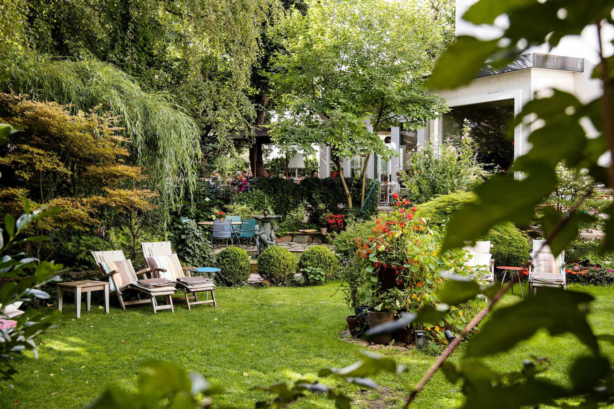 Grøn hotelhave på Hotel & Villa Auersperg i Salzburg