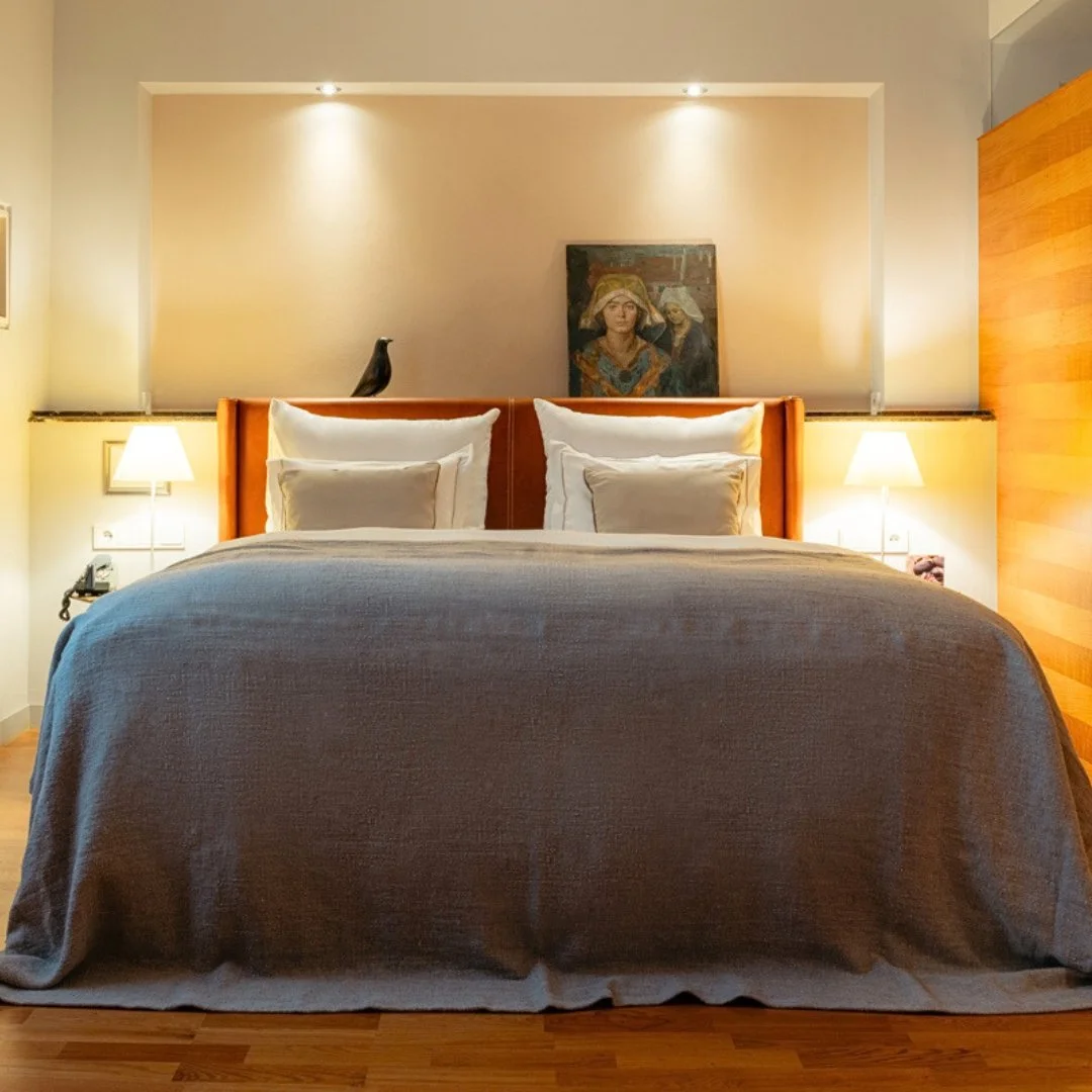 Designværelse på Hotel & Villa Auersperg i Salzburg med varme materialer og personlig indretning